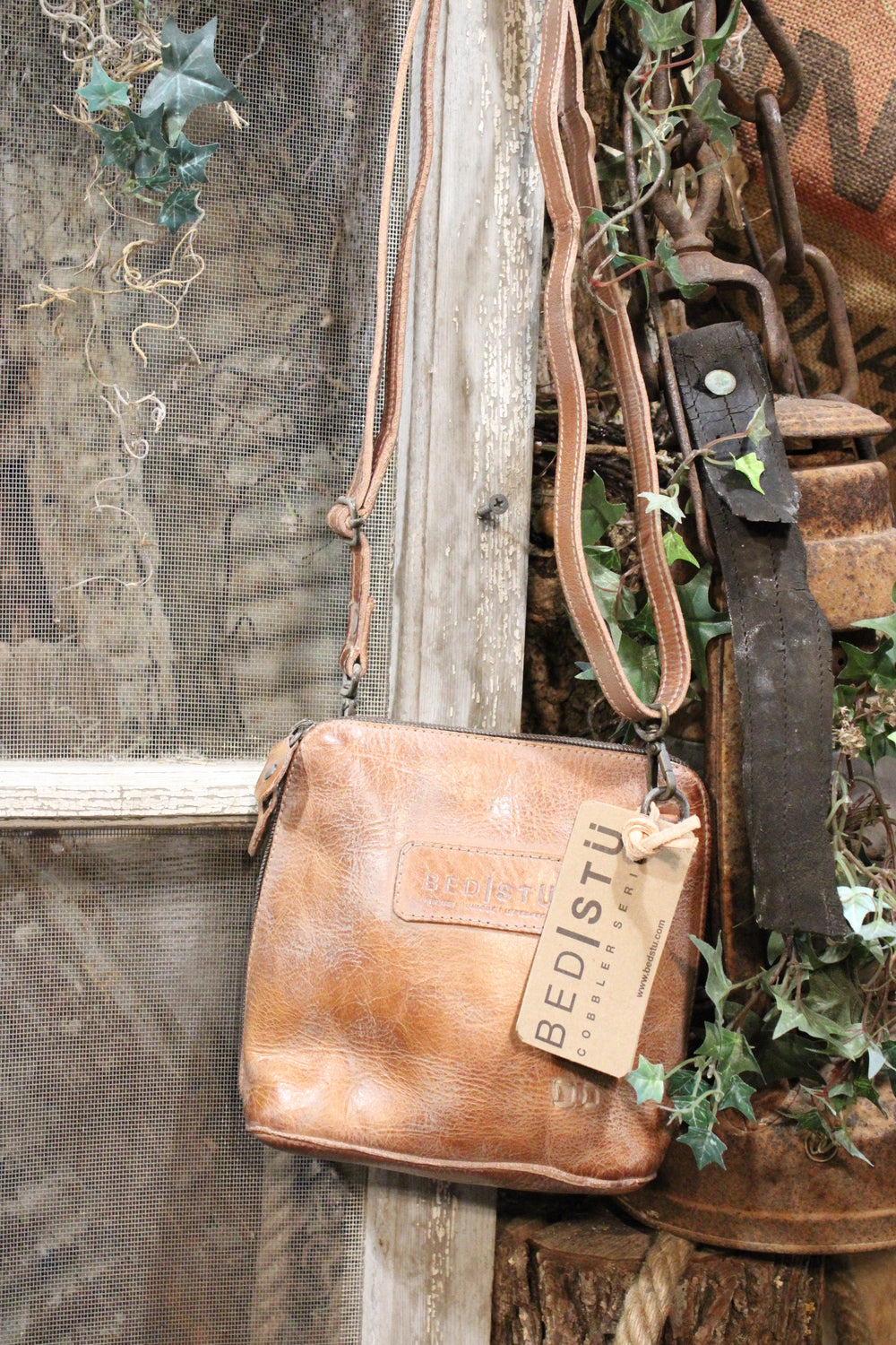 Bed|Stu Ventura Tan Rustic Mason Handbag