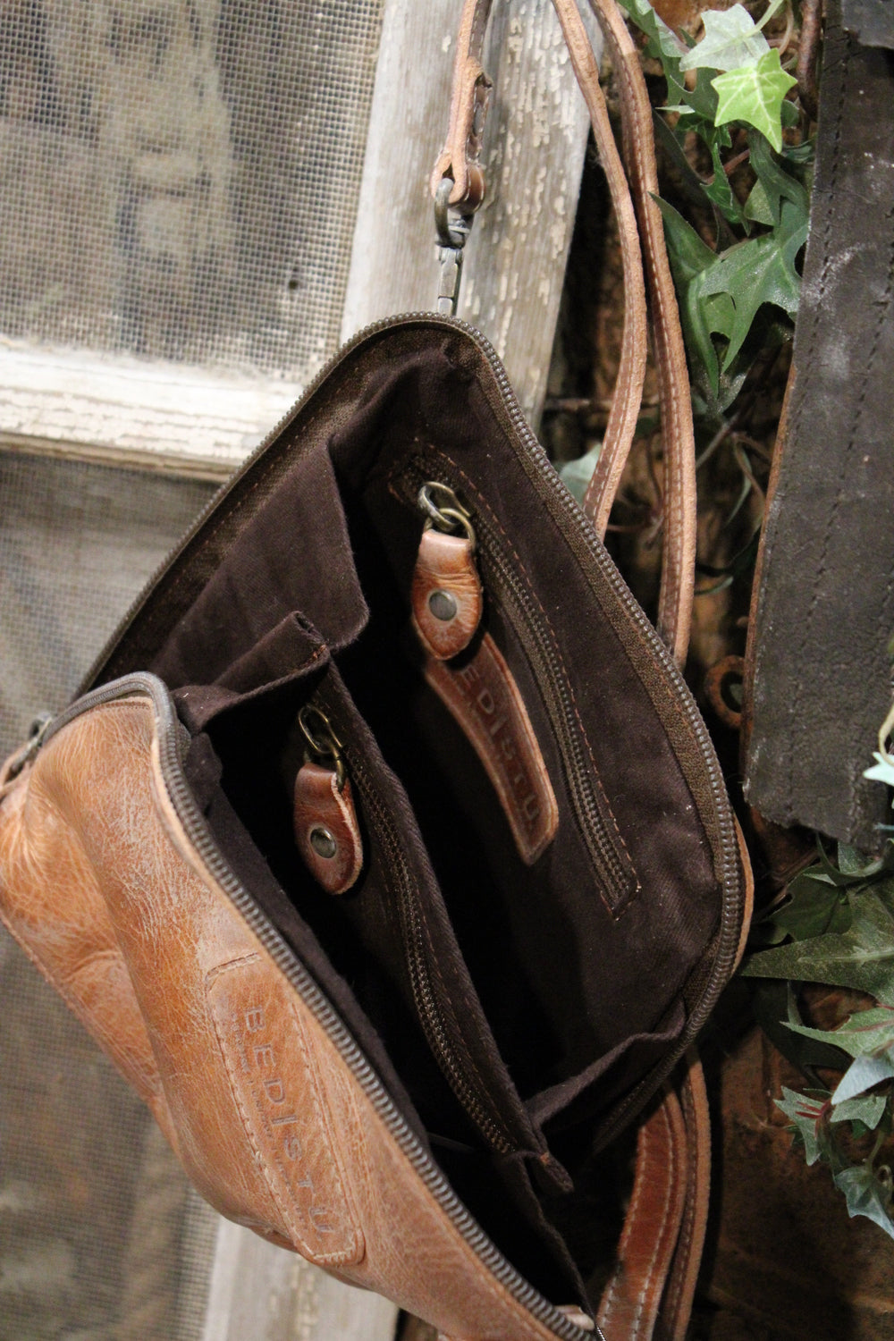 Bed|Stu Ventura Tan Rustic Mason Handbag