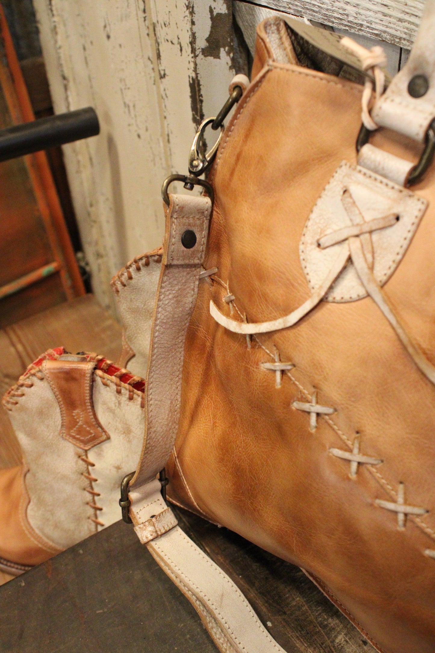 Bed|Stu Bruna Tan Rustic Nectar Lux Handbag