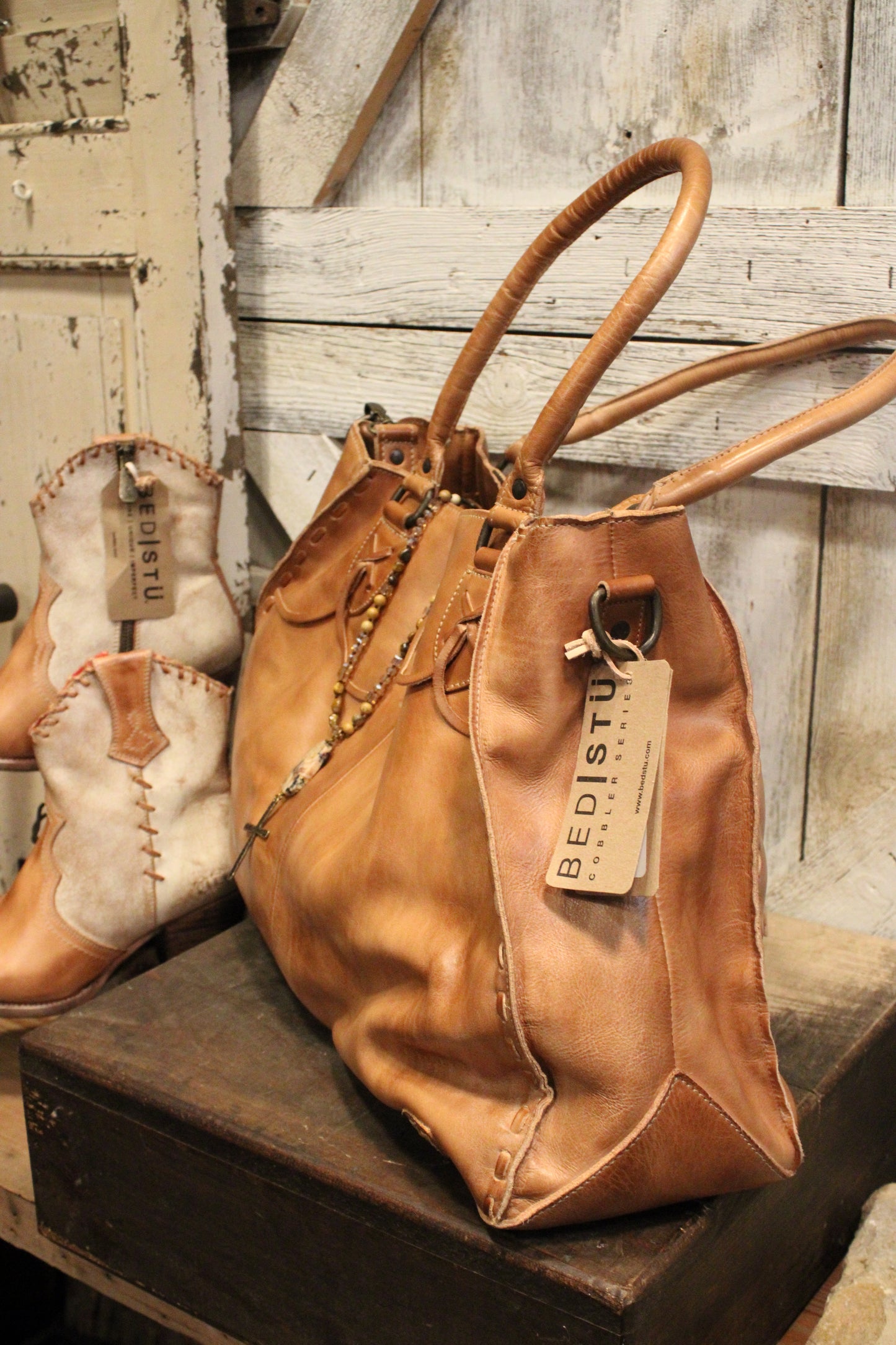 Bed|Stu Rockaway Tan Rustic Handbag
