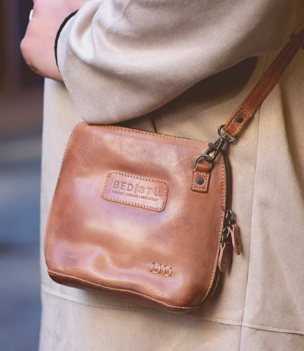 Bed|Stu Ventura Tan Rustic Mason Handbag