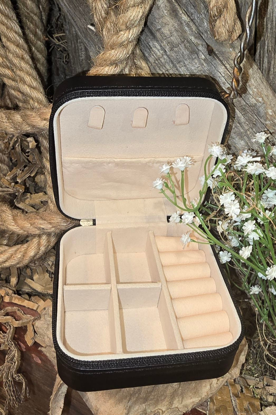 Hit The Road Black Traveling Jewelry Box