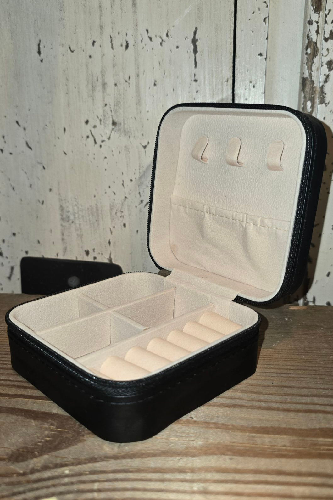 Hit The Road Black Traveling Jewelry Box