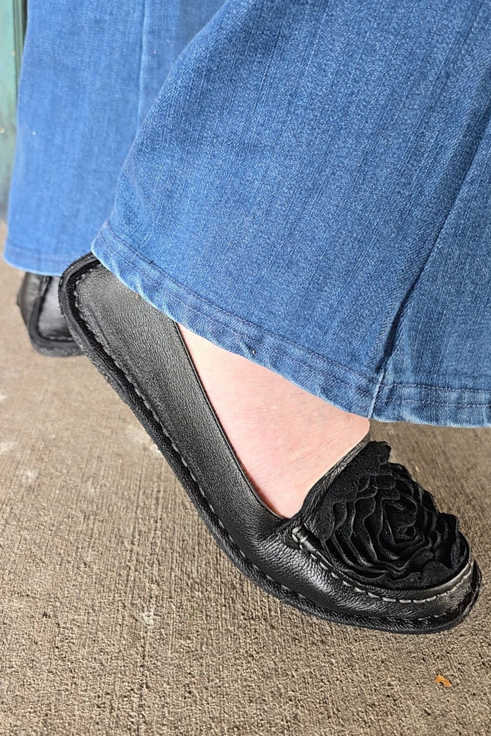 Darling Dezi Flower Blossom Black Loafers