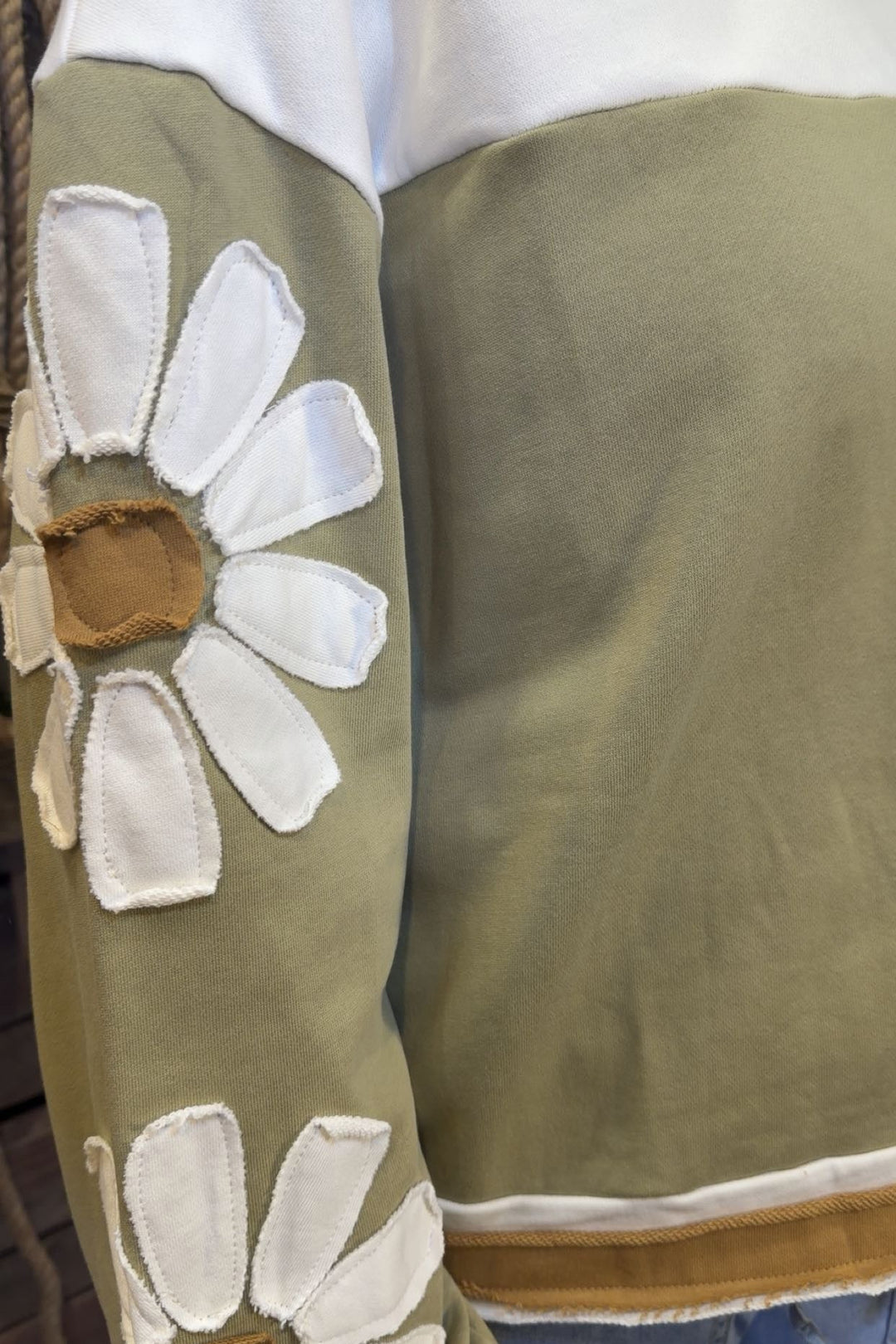 Earth &amp; Petal Daisy Top