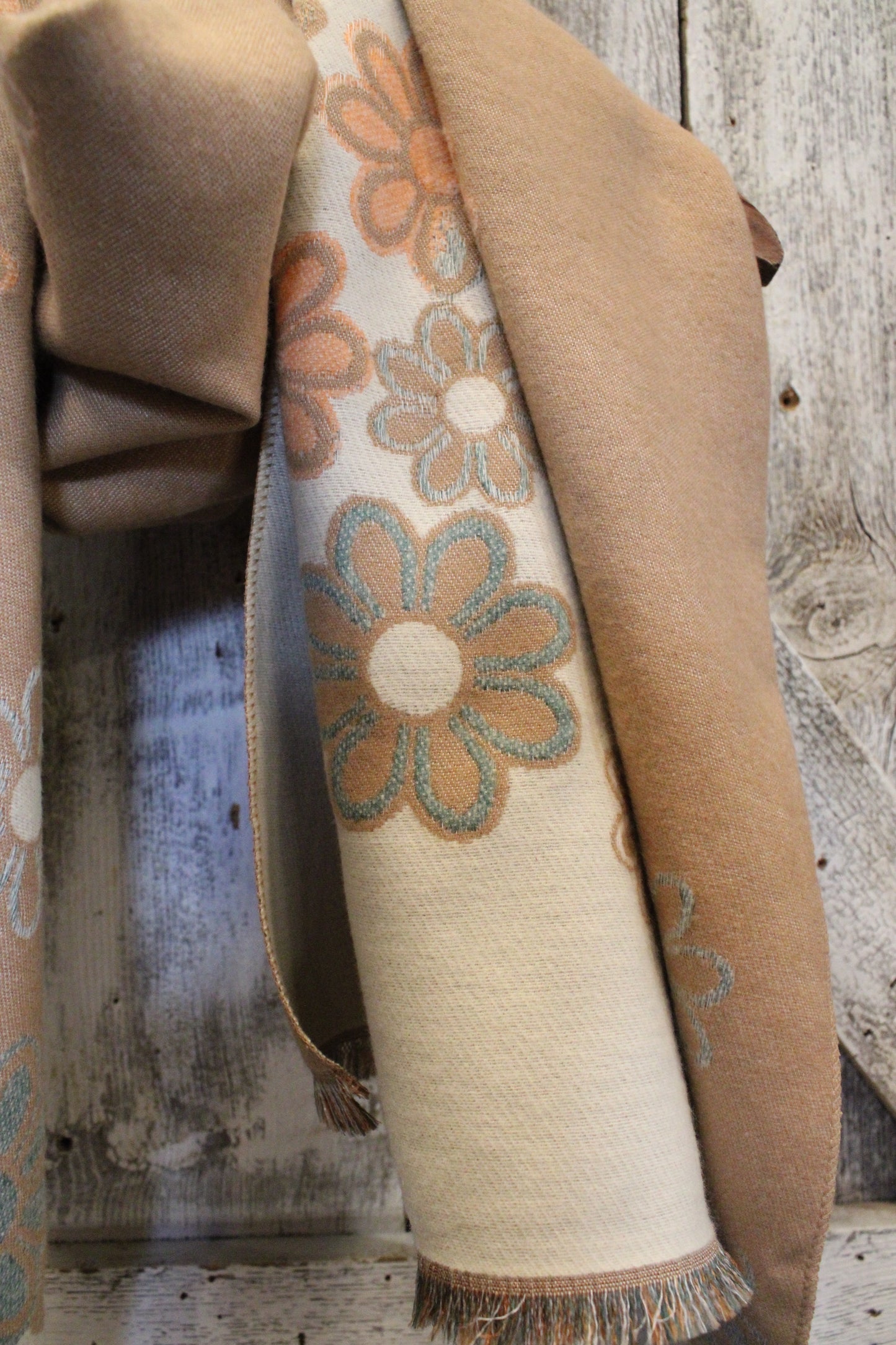 Buttery Soft Retro Daisy Scarf