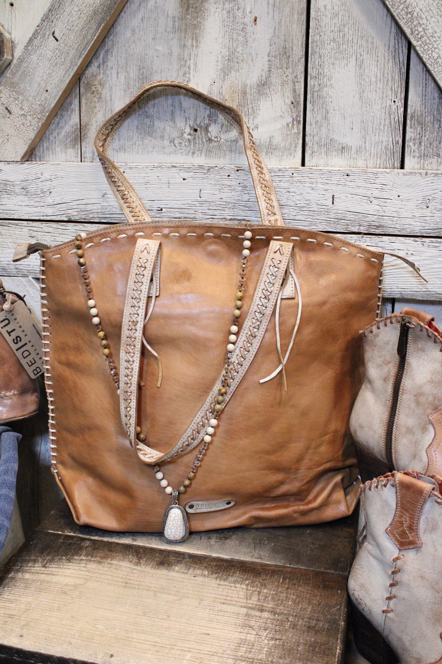 Bed|Stu Barra II Tan Rustic Nectar Lux Handbag