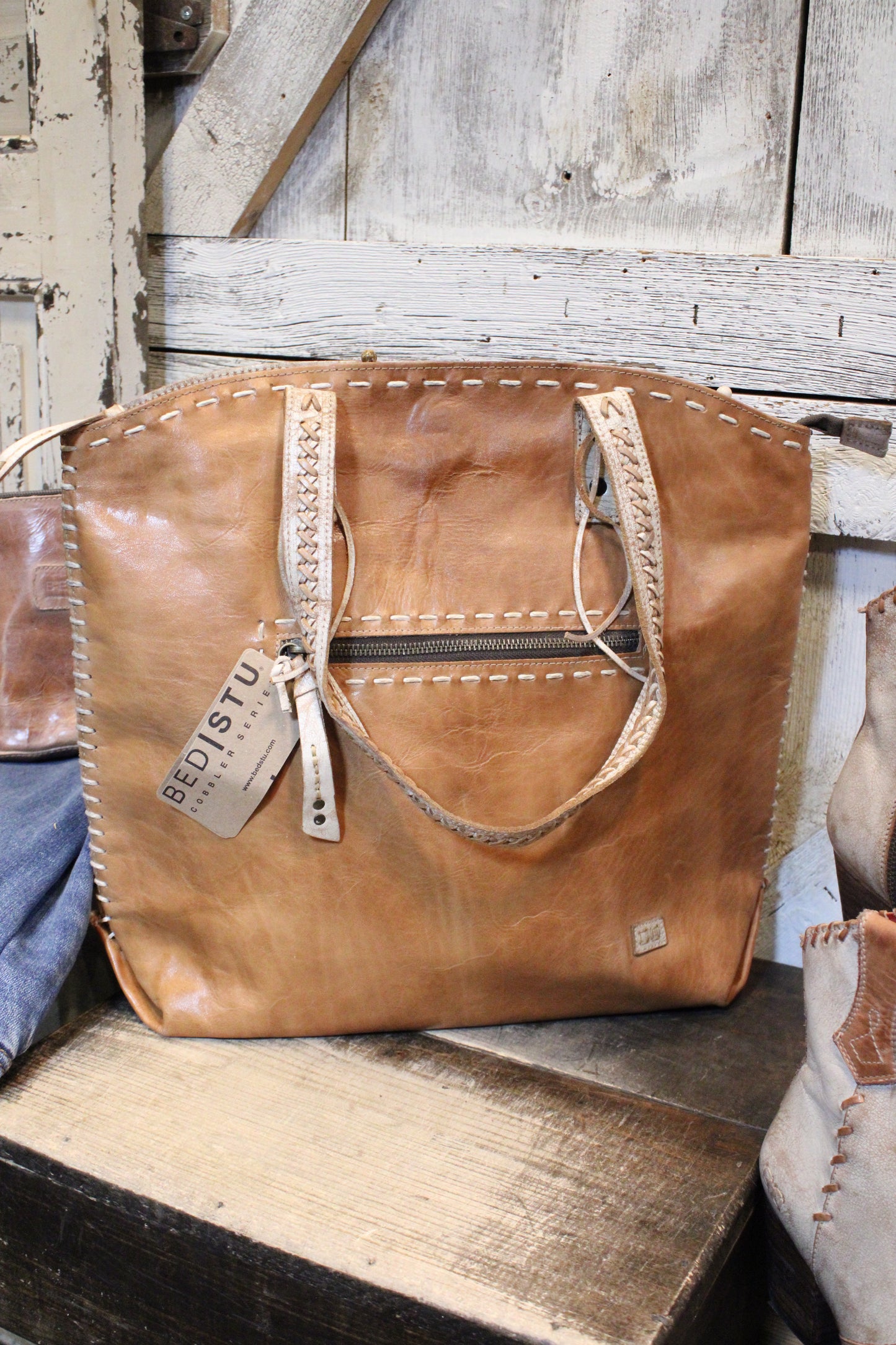 Bed|Stu Barra II Tan Rustic Nectar Lux Handbag