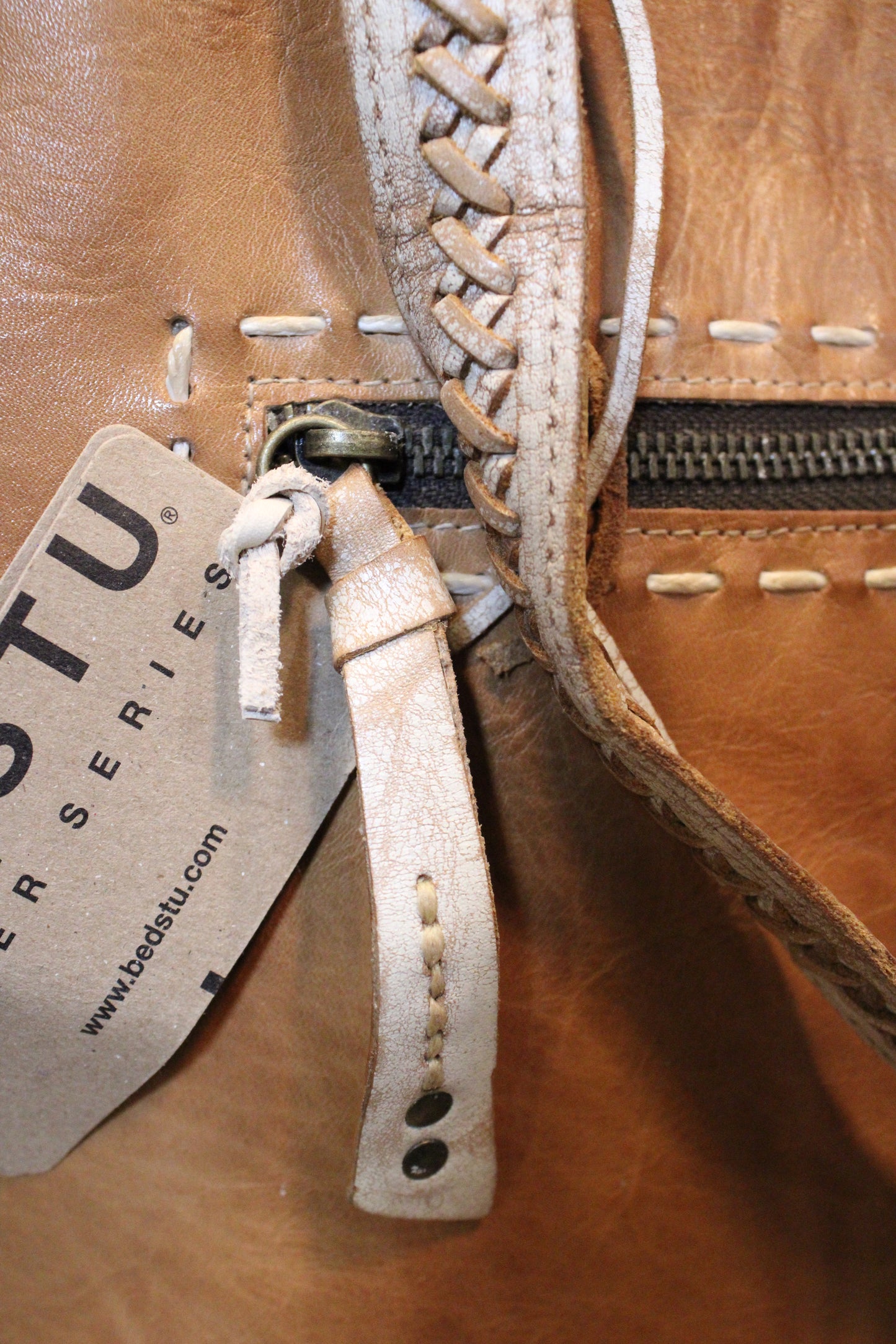 Bed|Stu Barra II Tan Rustic Nectar Lux Handbag