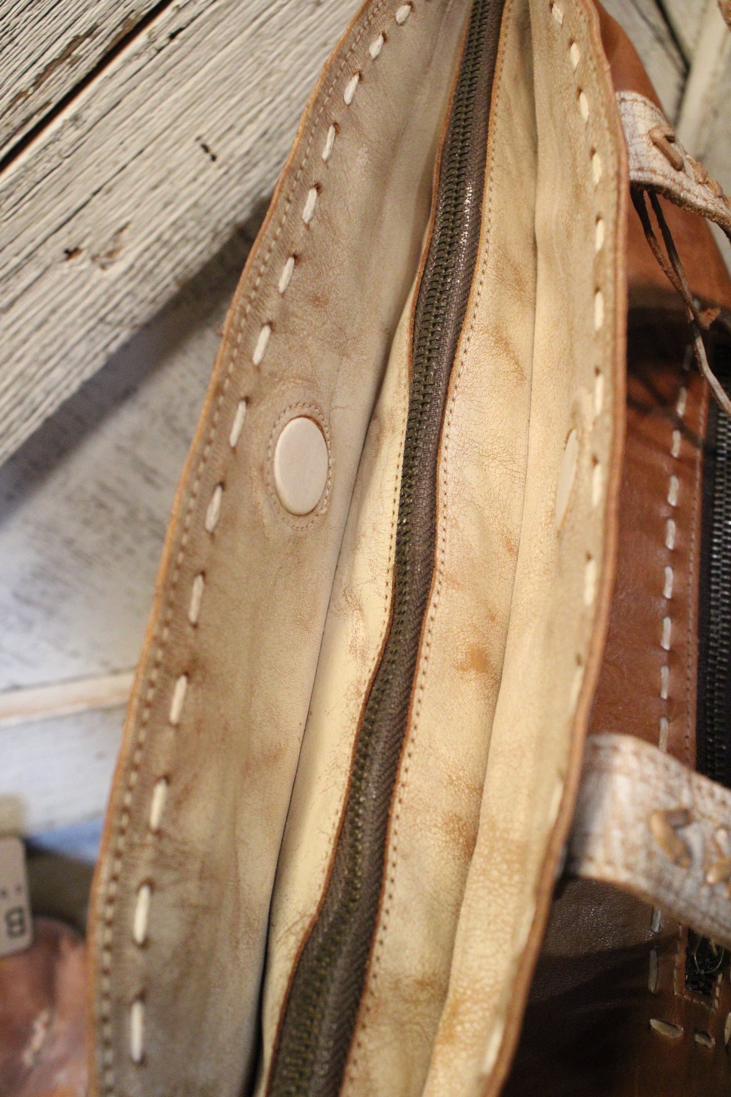 Bed|Stu Barra II Tan Rustic Nectar Lux Handbag