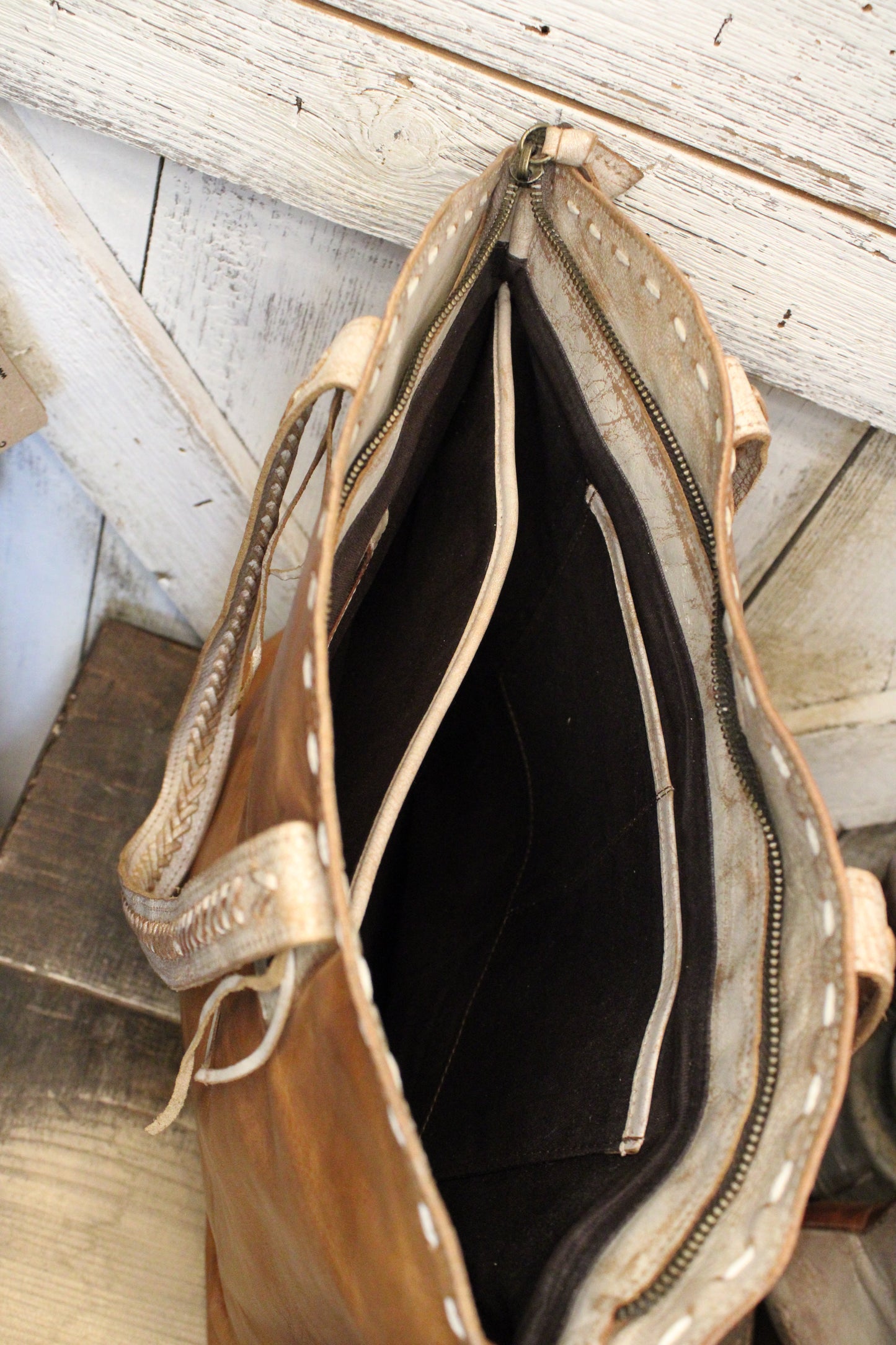 Bed|Stu Barra II Tan Rustic Nectar Lux Handbag