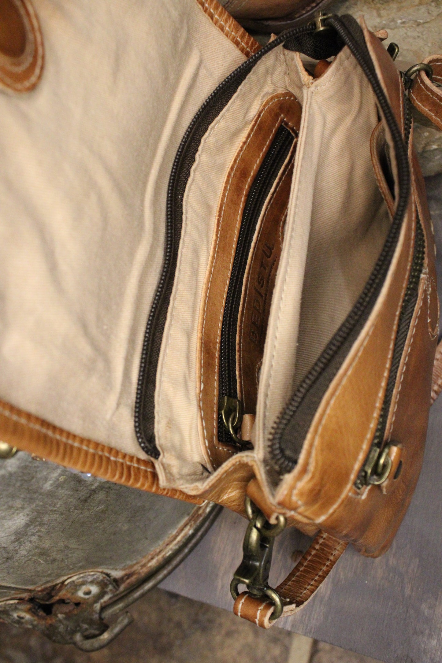 Bed|Stu Ziggy Tan Rustic Handbag