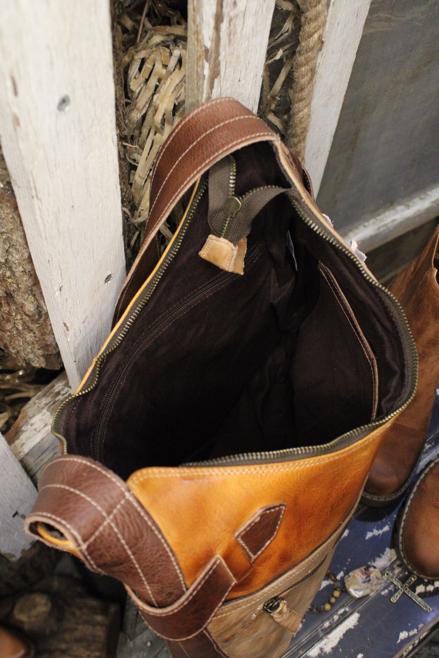 Bed|Stu Argus Cafe Latte Rustic Handbag