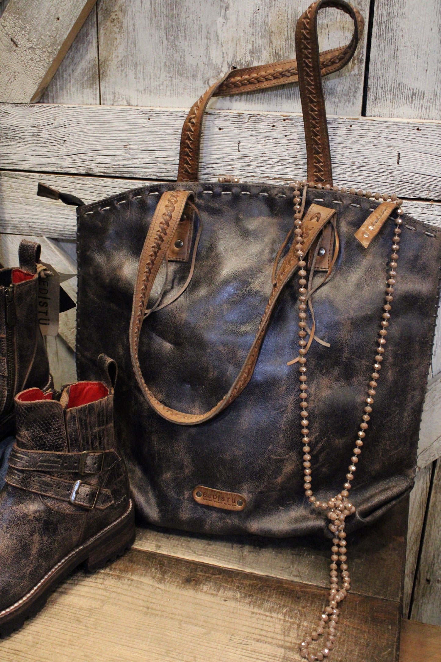 Bed|Stu Barra II Black Lux Tan Rustic Handbag