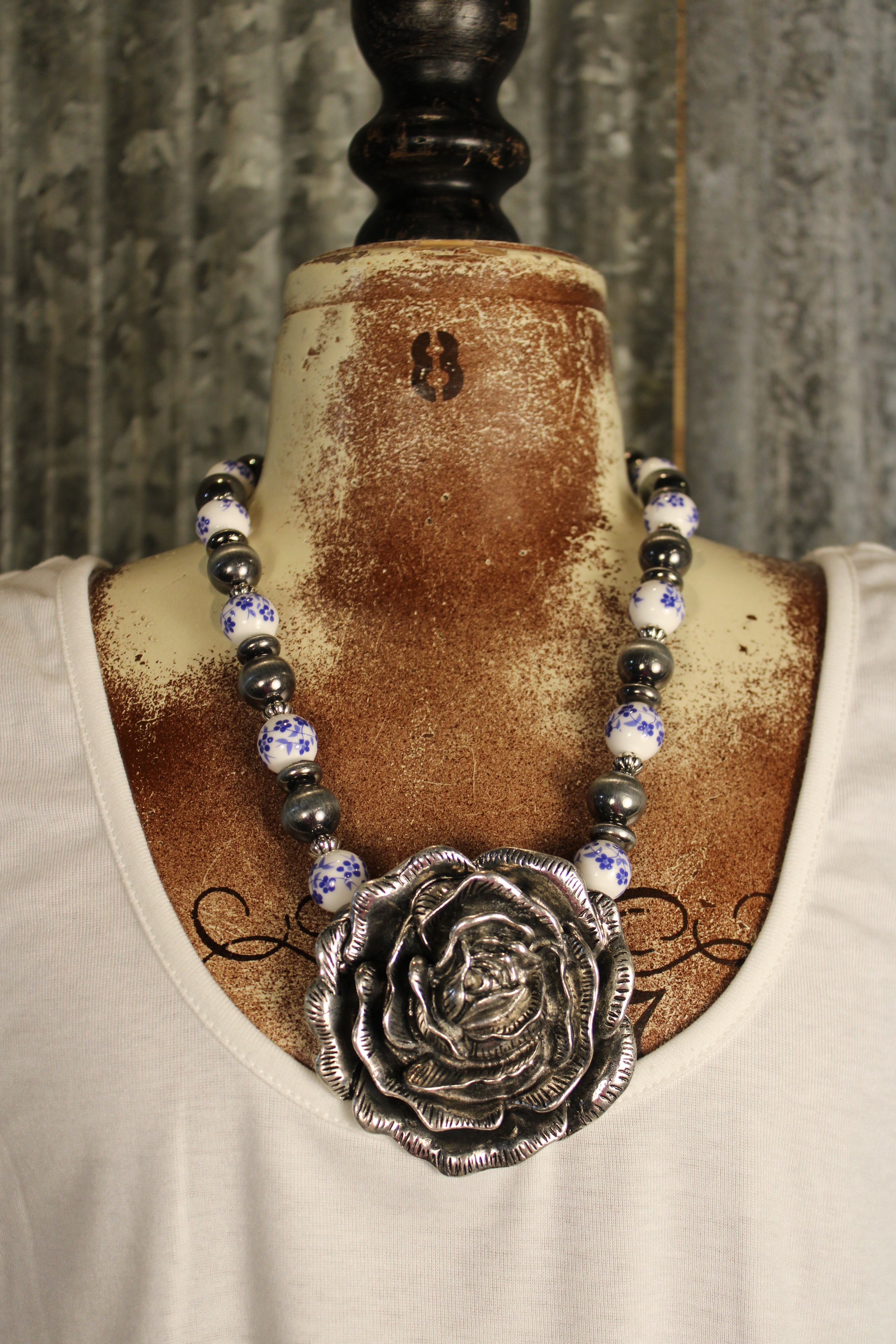 Savannah Silver Rose Necklace – Farm Girls Fancy Frills