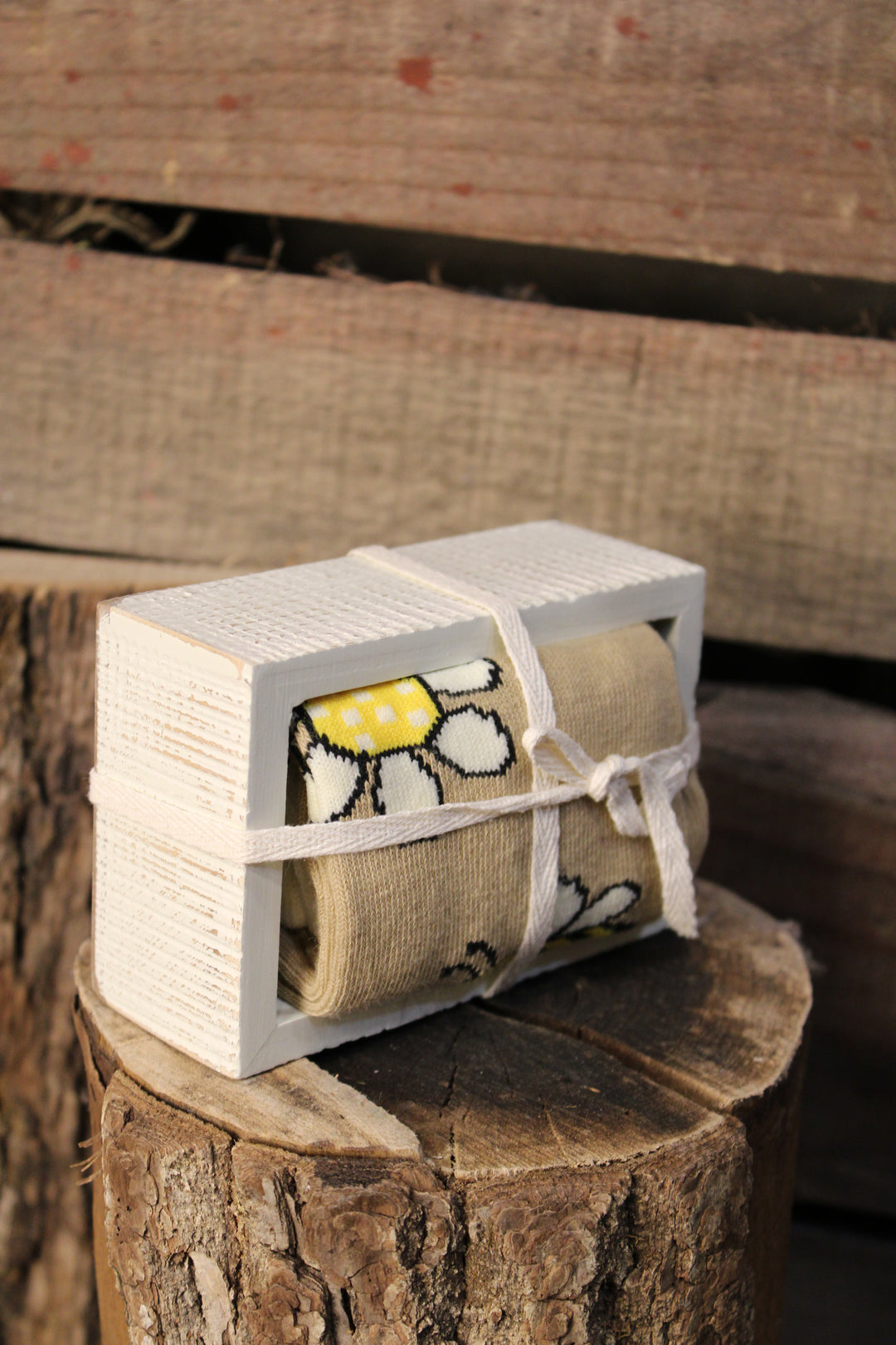 Bee You Box Sign &amp; Sock Set