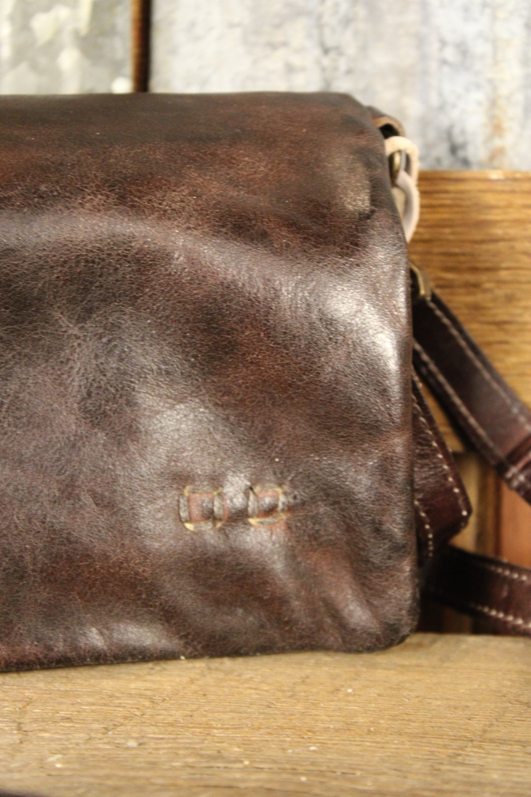 Bed|Stu Cadence Teak Rustic Handbag