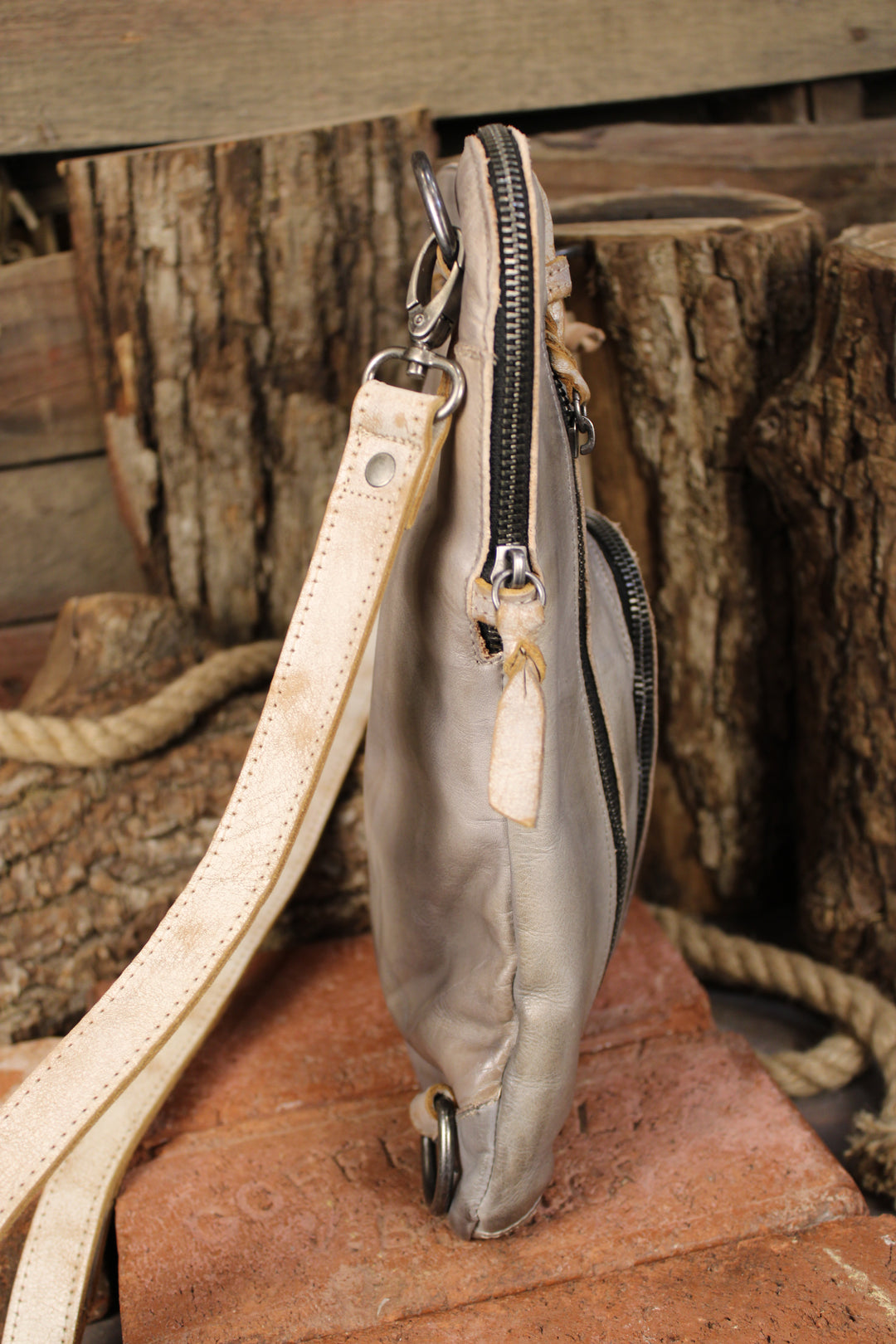 Bed|Stu Aiken Icicle Rustic Nectar Lux Handbag