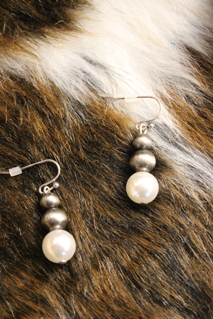 Navajo River Pearl Earrings