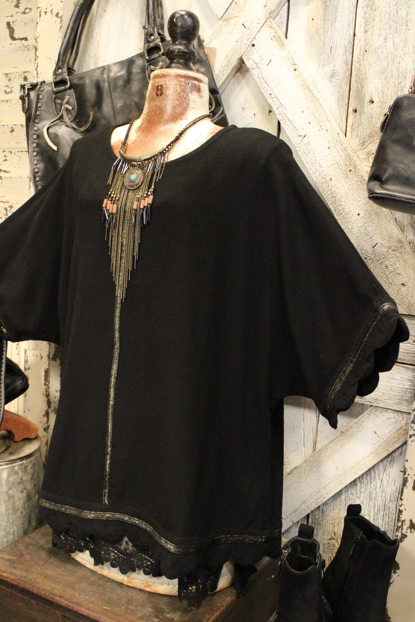 Gilded Edge Scallop Top