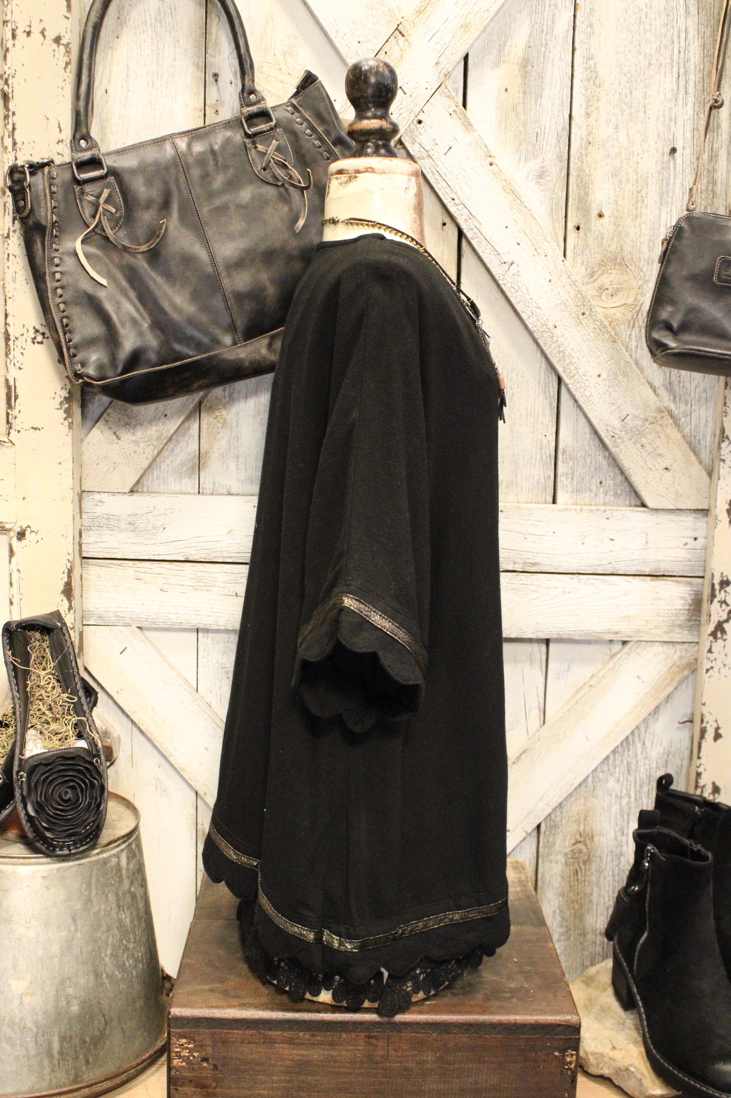 Gilded Edge Scallop Top