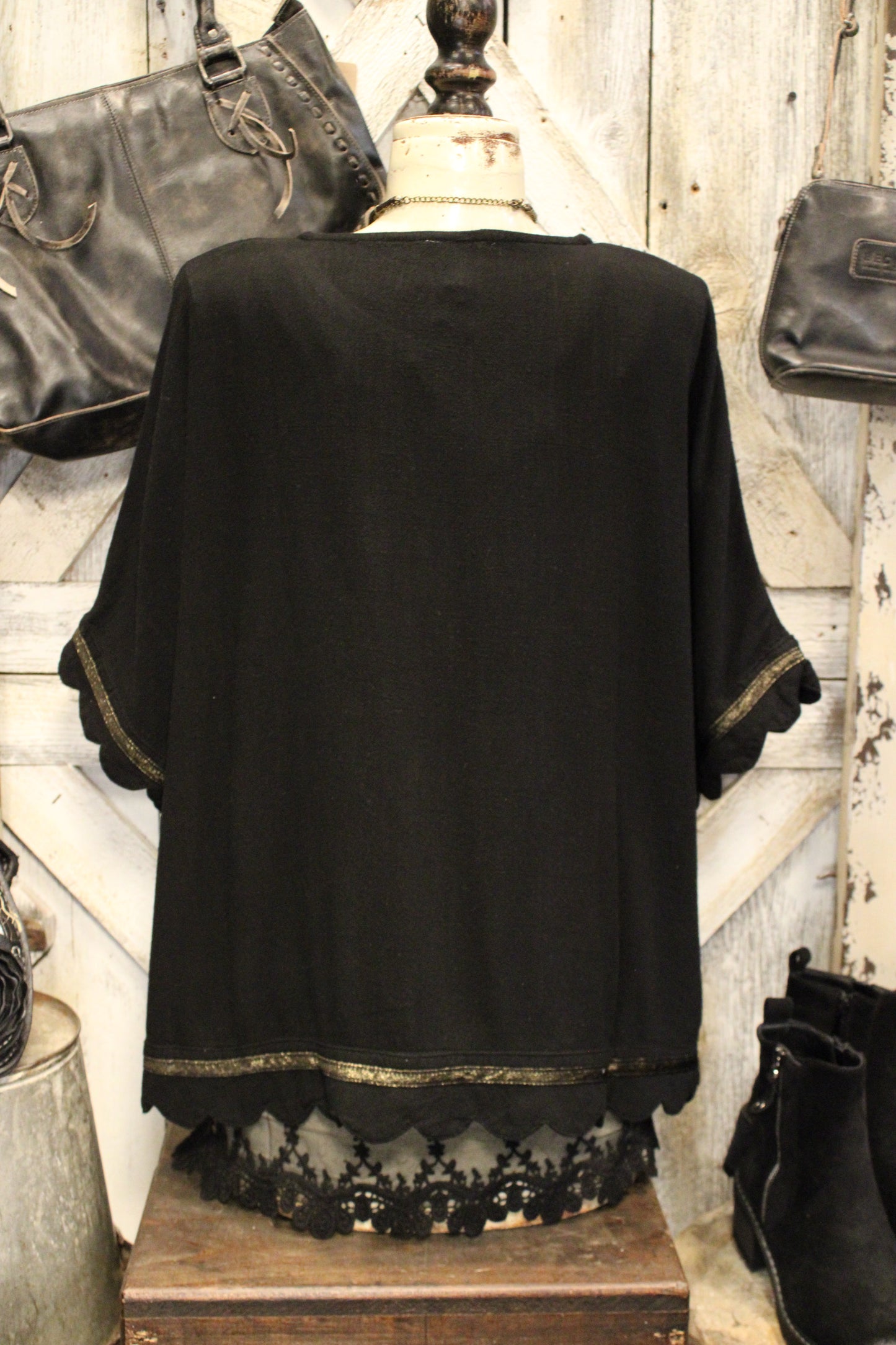 Gilded Edge Scallop Top