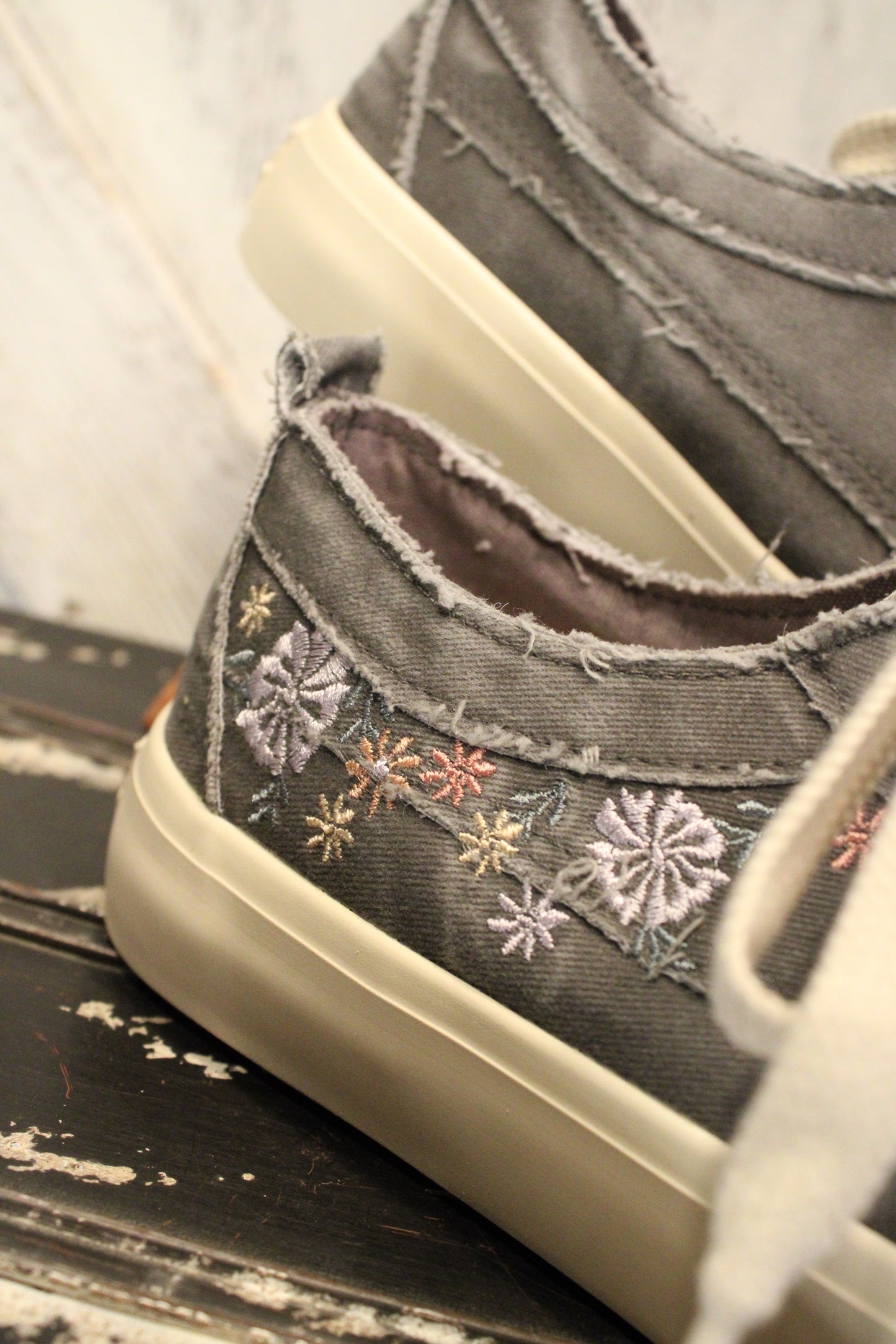 Very Sadie Dust Twill Charcoal Sneakers