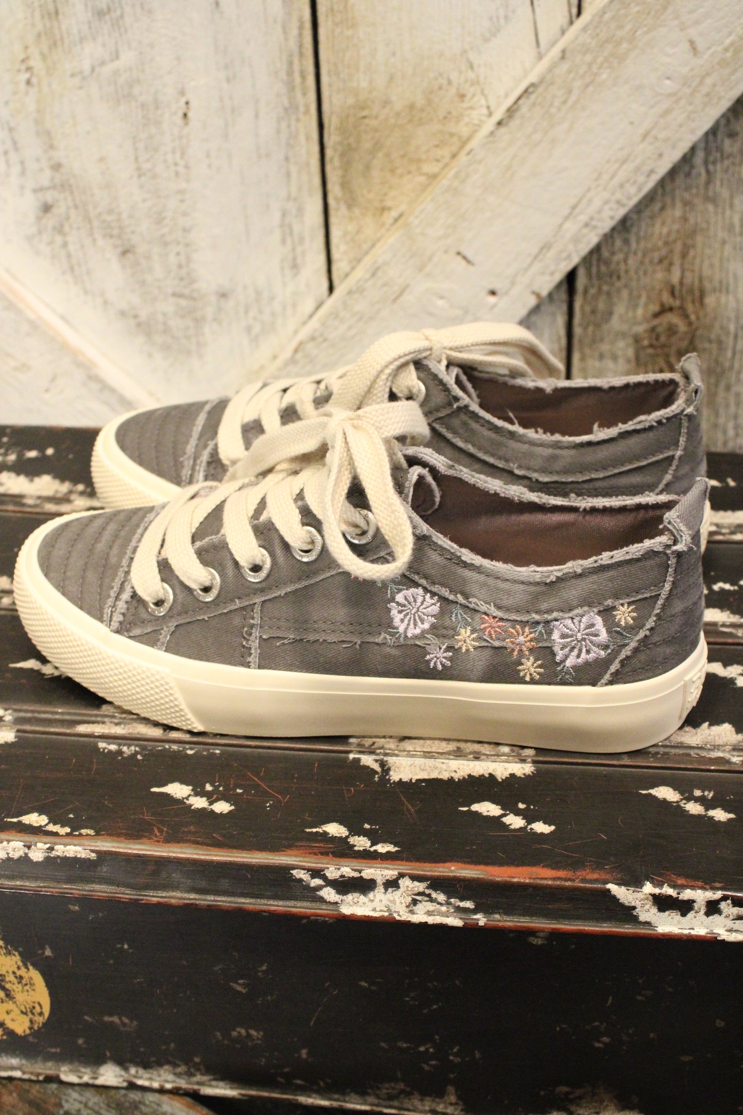 Very Sadie Dust Twill Charcoal Sneakers
