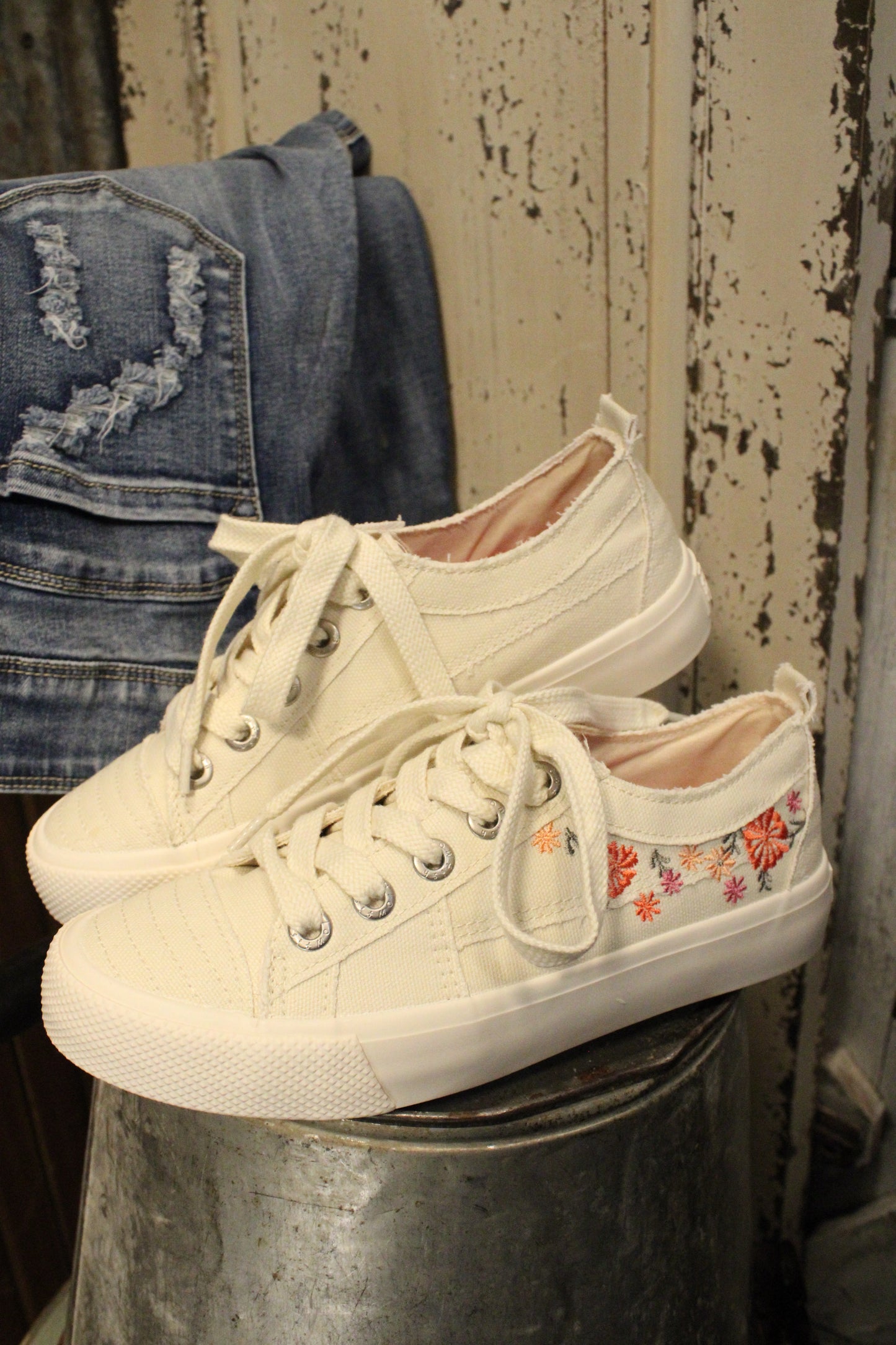 Very Sadie Smoked White Desert Sneakers