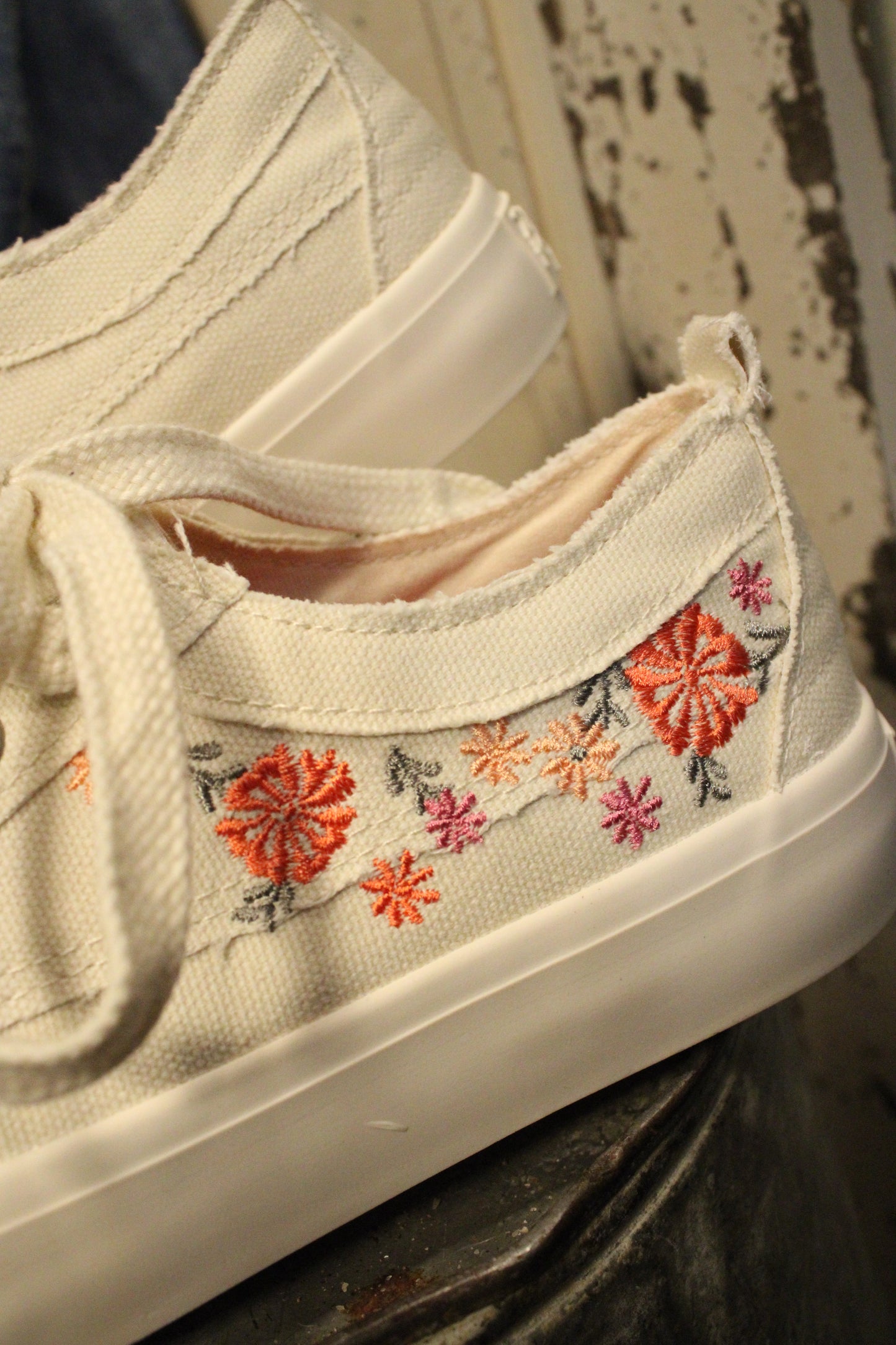 Very Sadie Smoked White Desert Sneakers