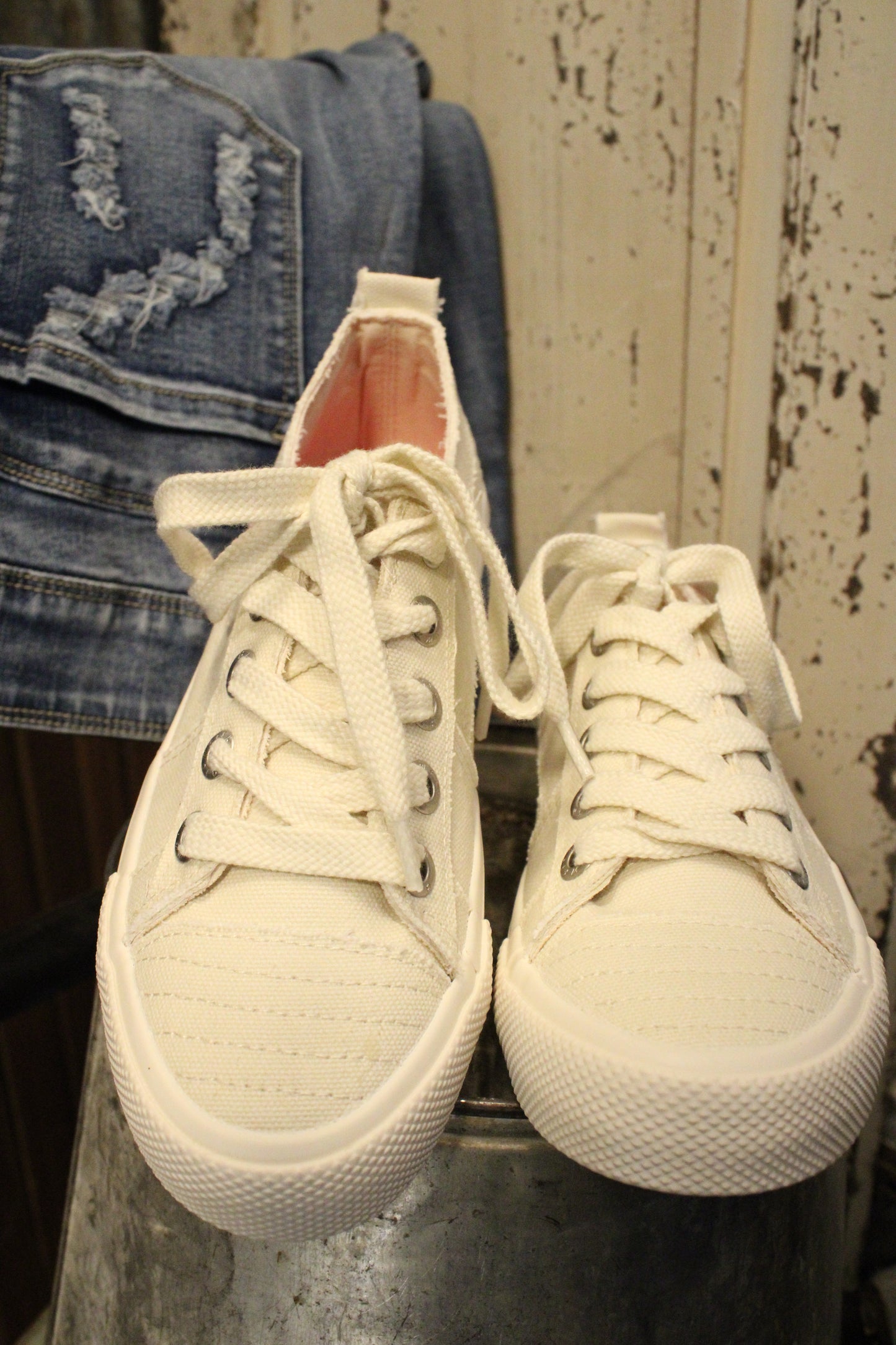 Very Sadie Smoked White Desert Sneakers