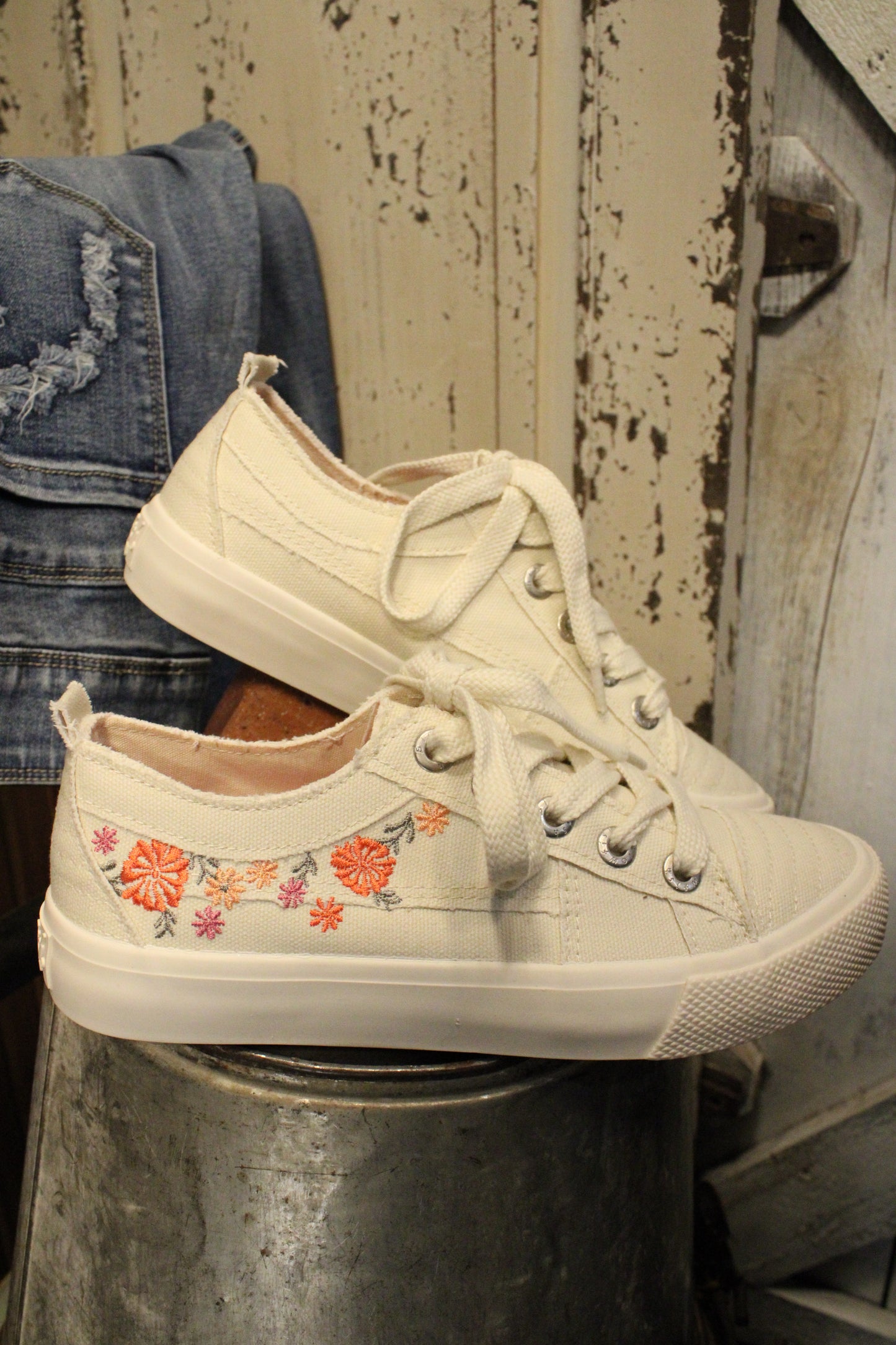 Very Sadie Smoked White Desert Sneakers