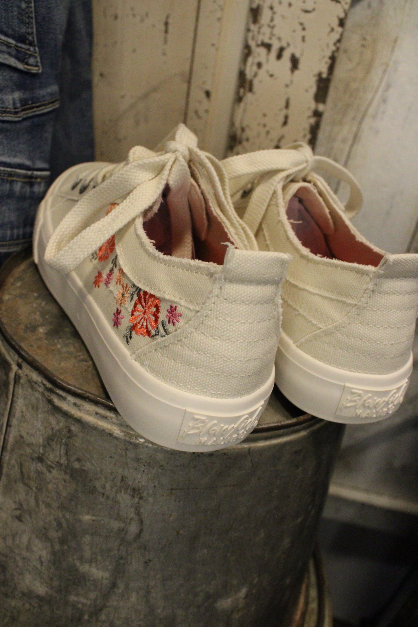 Very Sadie Smoked White Desert Sneakers