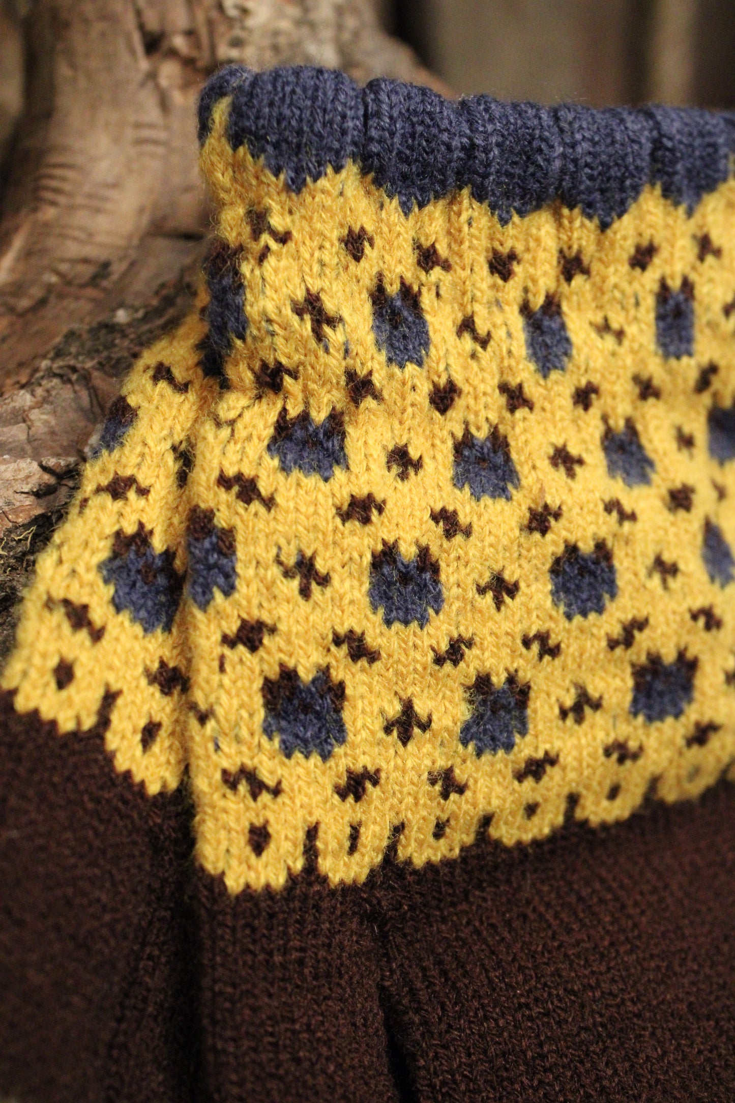 Fireside Floral Knit Gloves
