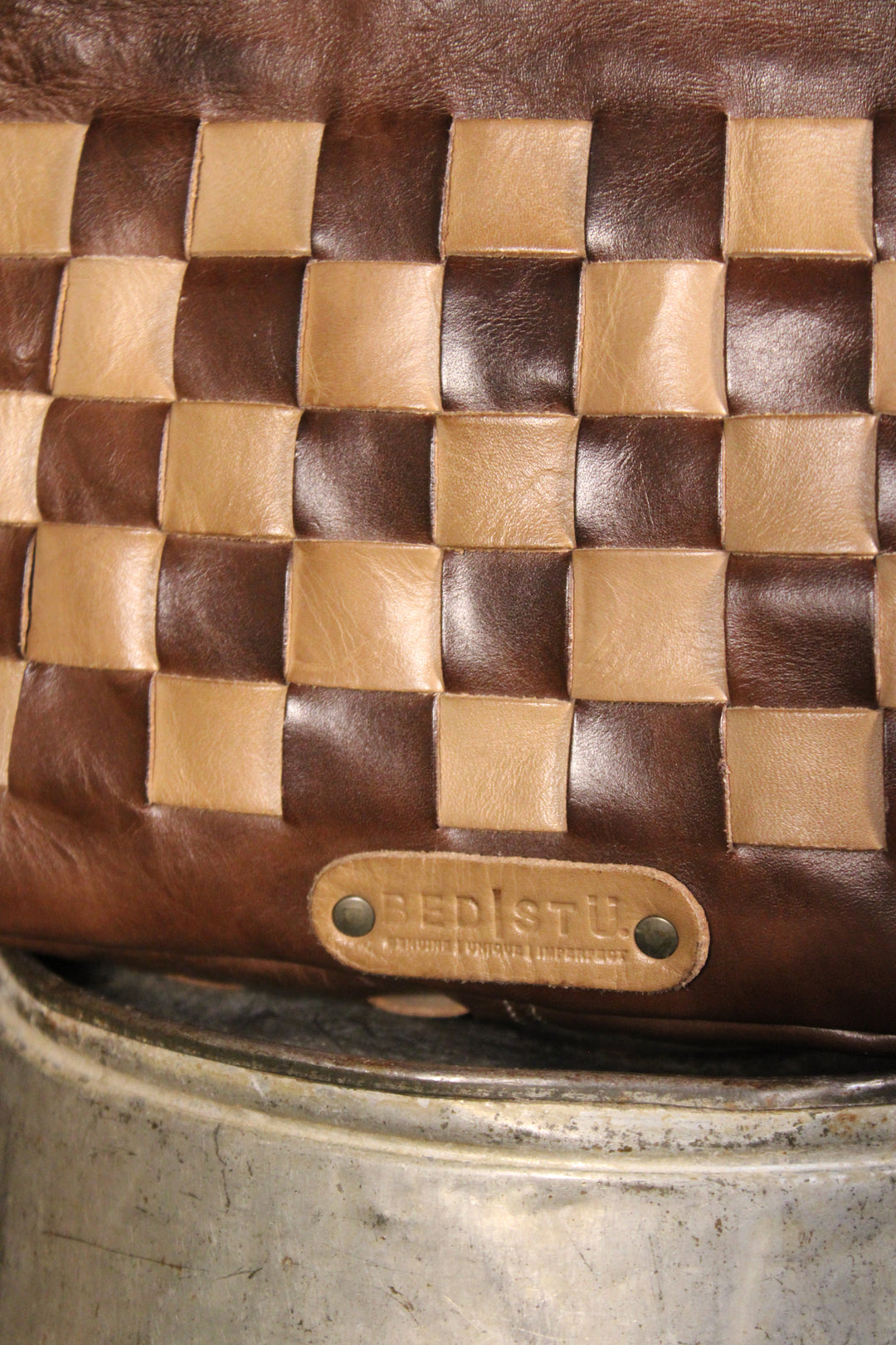 Bed|Stu Keiki Teak Oats Rustic Handbag
