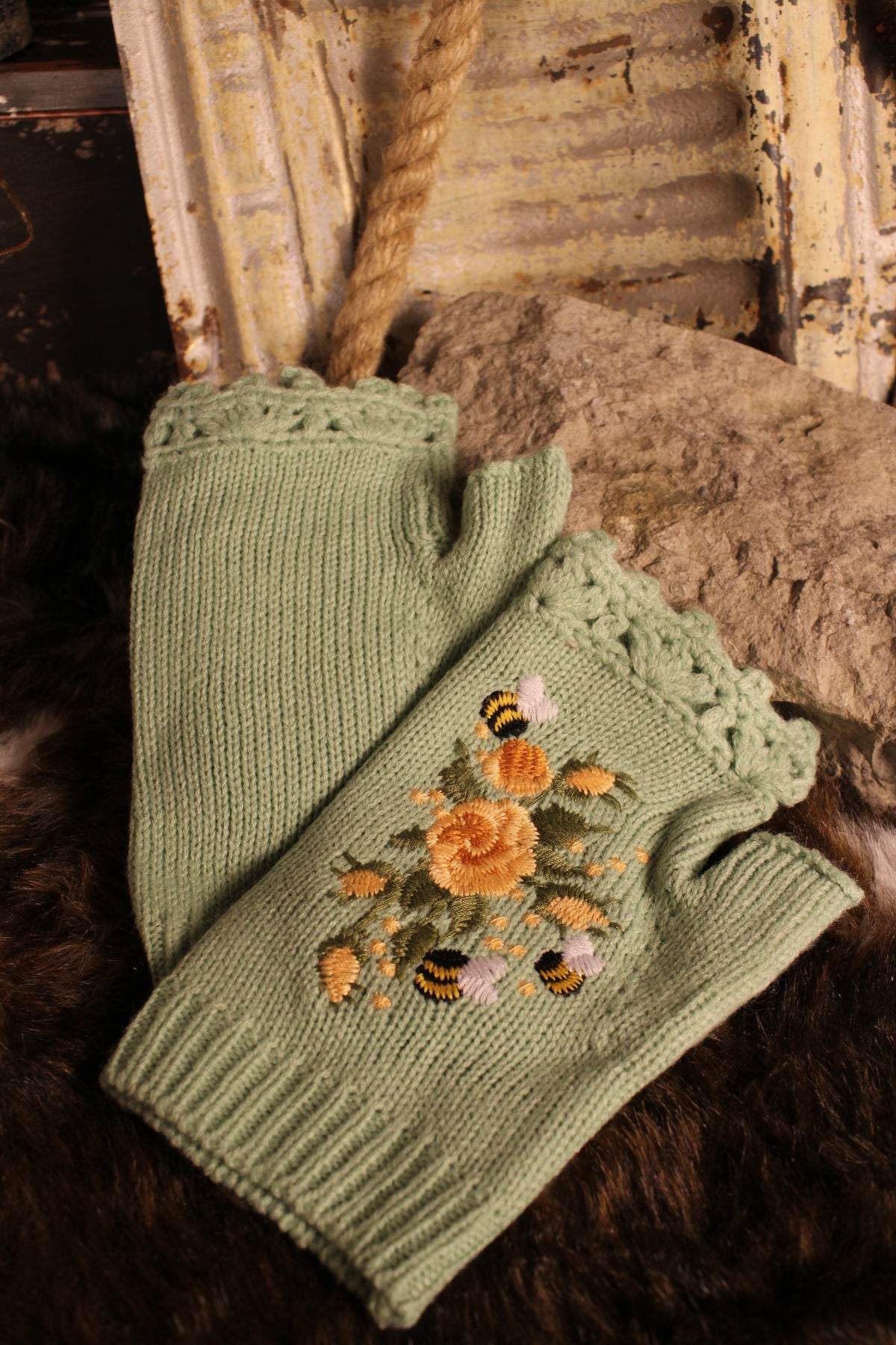 Bee Chic Floral Fingerless Gloves