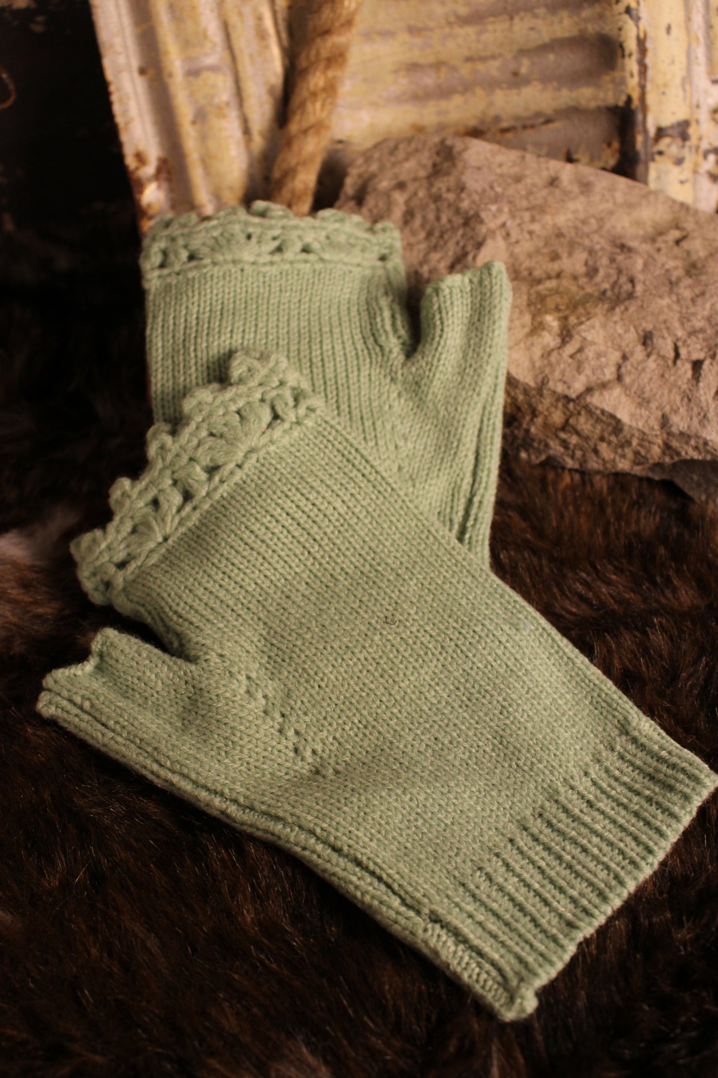 Bee Chic Floral Fingerless Gloves