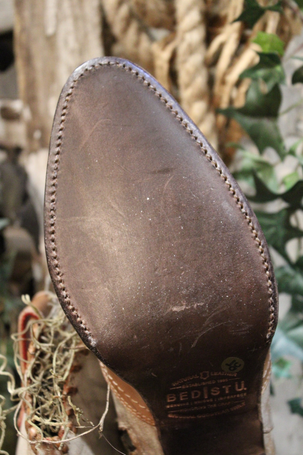Bed|Stu Baila II Tan Rustic Nectar Lux Boots