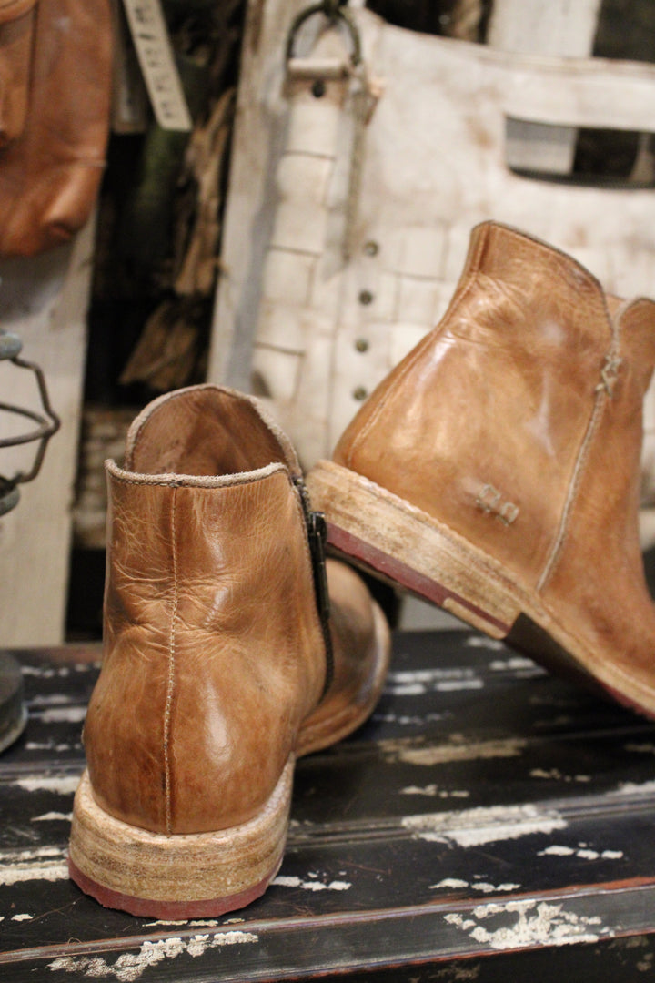 Bed|Stu YURISA Tan DD Tremolo Boots