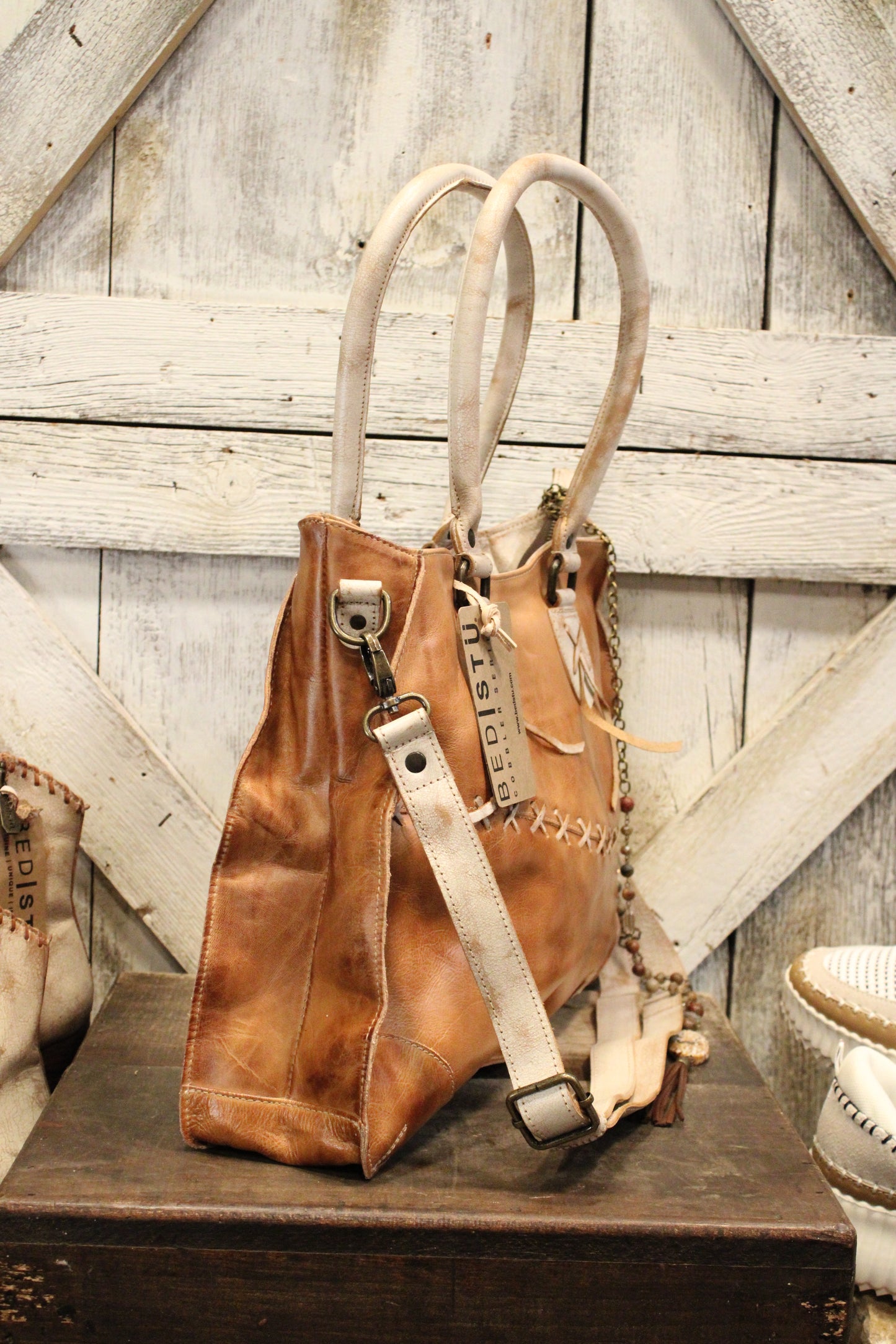 Bed|Stu Bruna Tan Rustic Nectar Lux Handbag