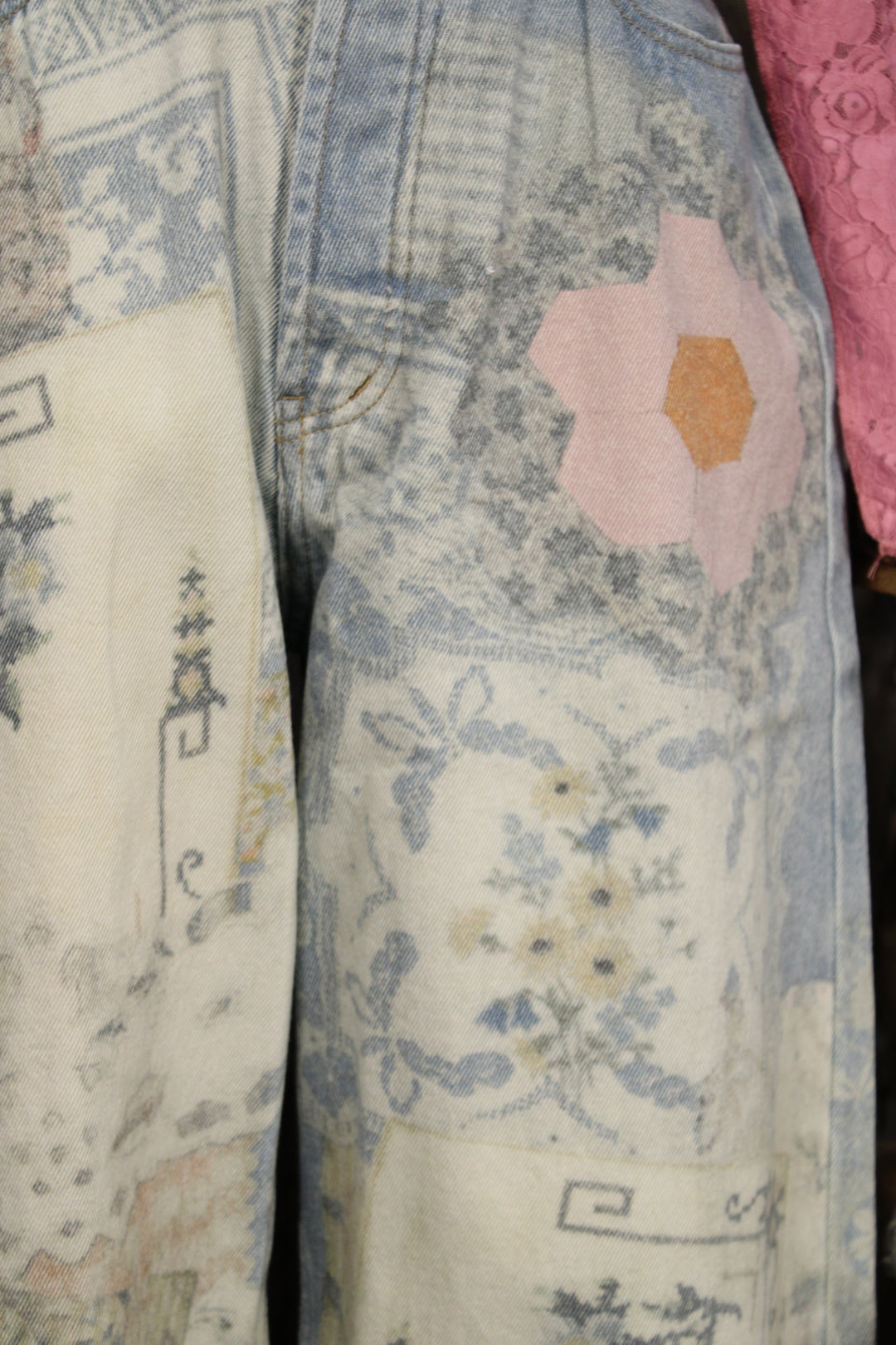 Patch Print Light Denim Barrel Jeans