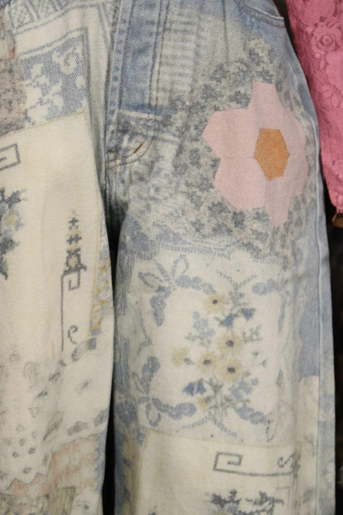 Patch Print Light Denim Barrel Jeans