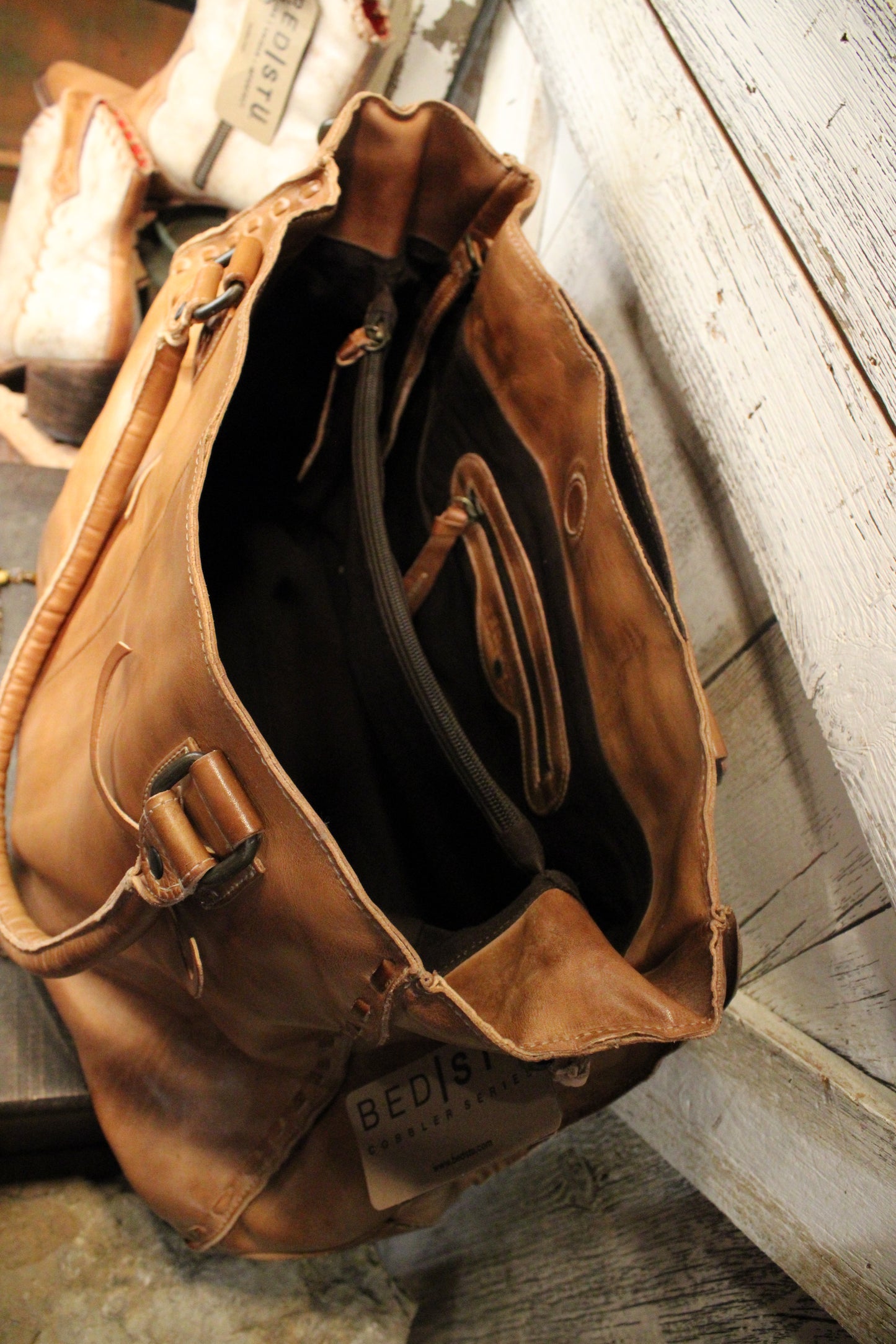 Bed|Stu Rockaway Tan Rustic Handbag