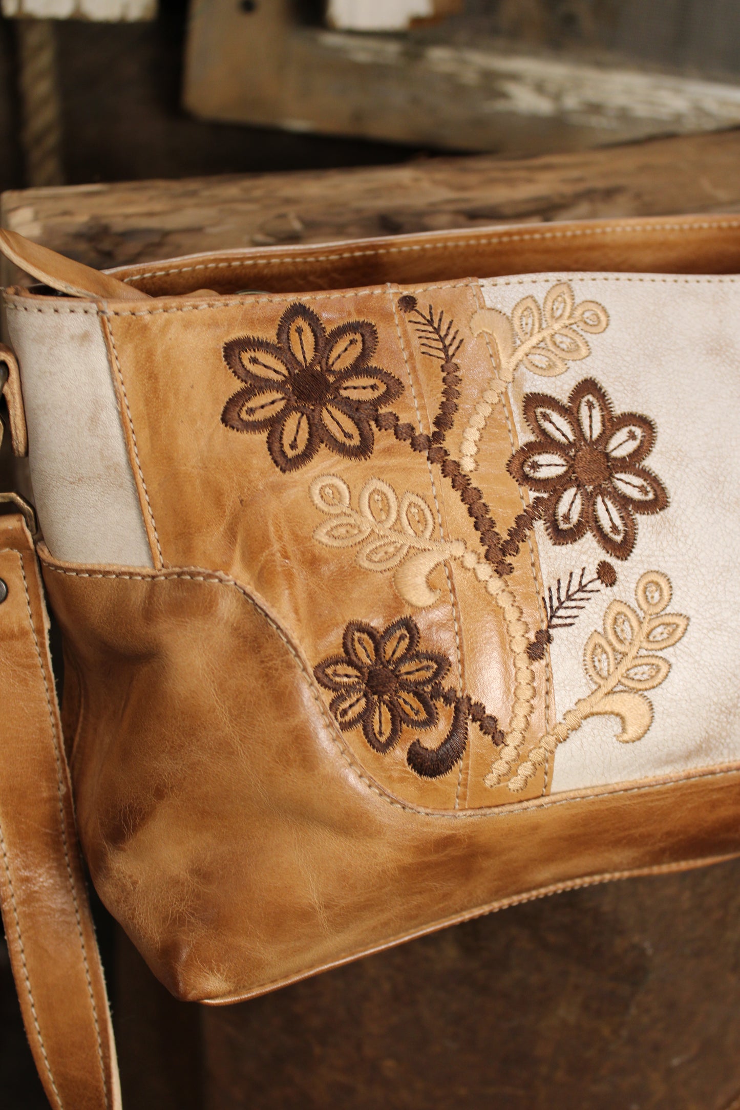 Bed|Stu Hyperbolic Tan Rustic Nectar Lux Handbag