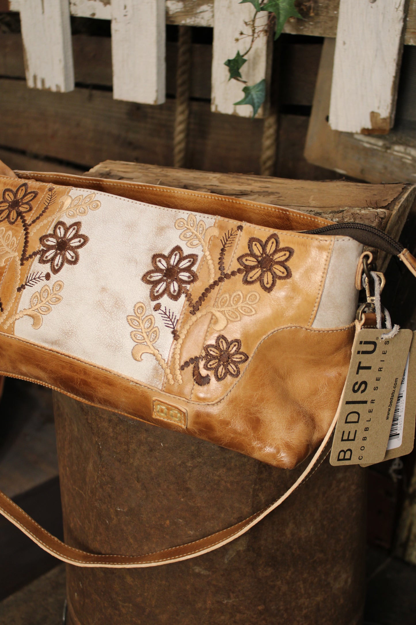 Bed|Stu Hyperbolic Tan Rustic Nectar Lux Handbag