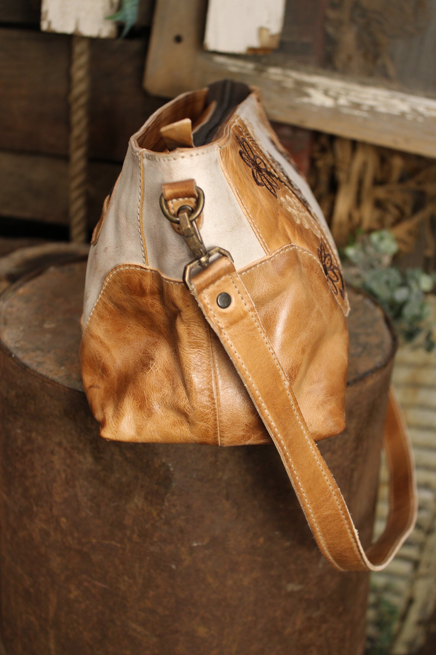 Bed|Stu Hyperbolic Tan Rustic Nectar Lux Handbag