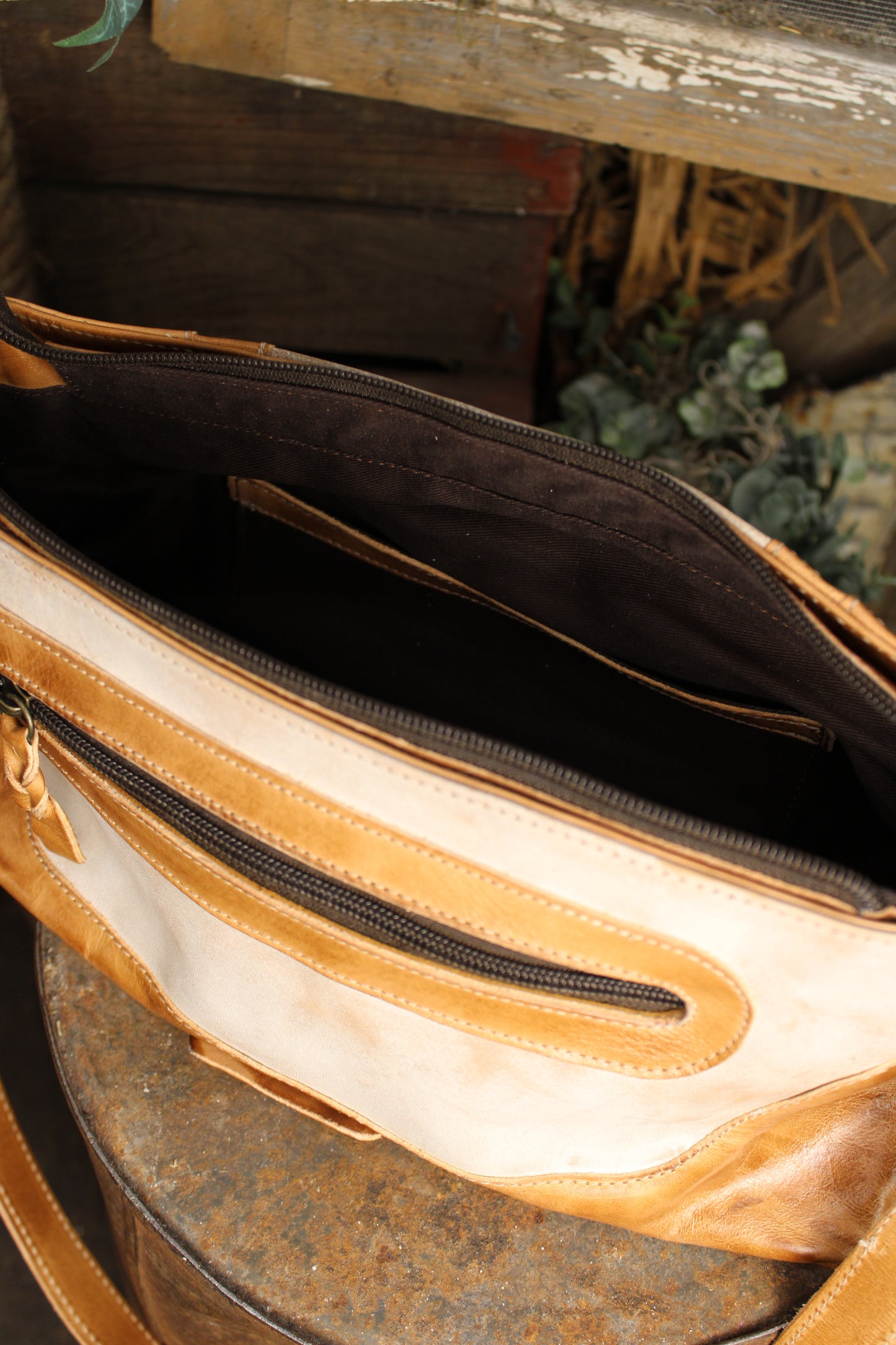 Bed|Stu Hyperbolic Tan Rustic Nectar Lux Handbag