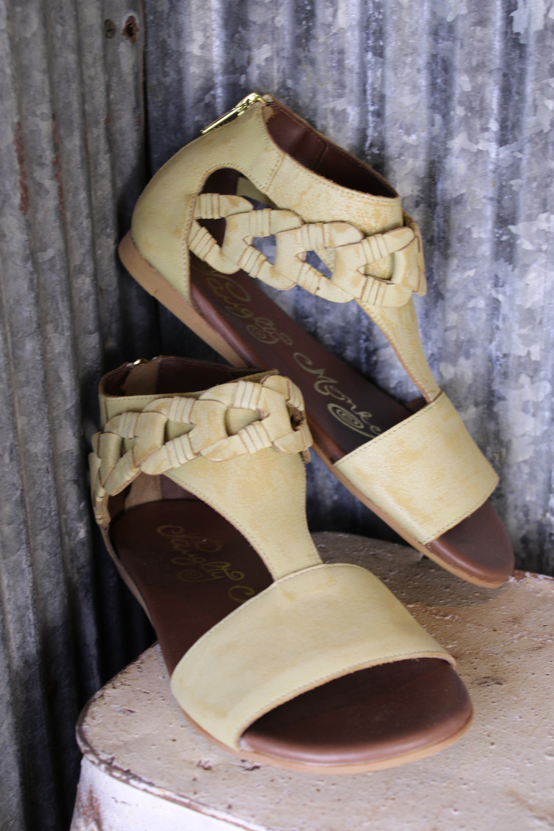 LOOP D LOOP Leather Sandals