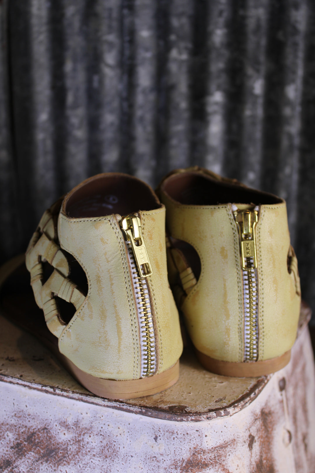 LOOP D LOOP Leather Sandals