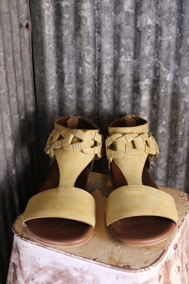 LOOP D LOOP Leather Sandals
